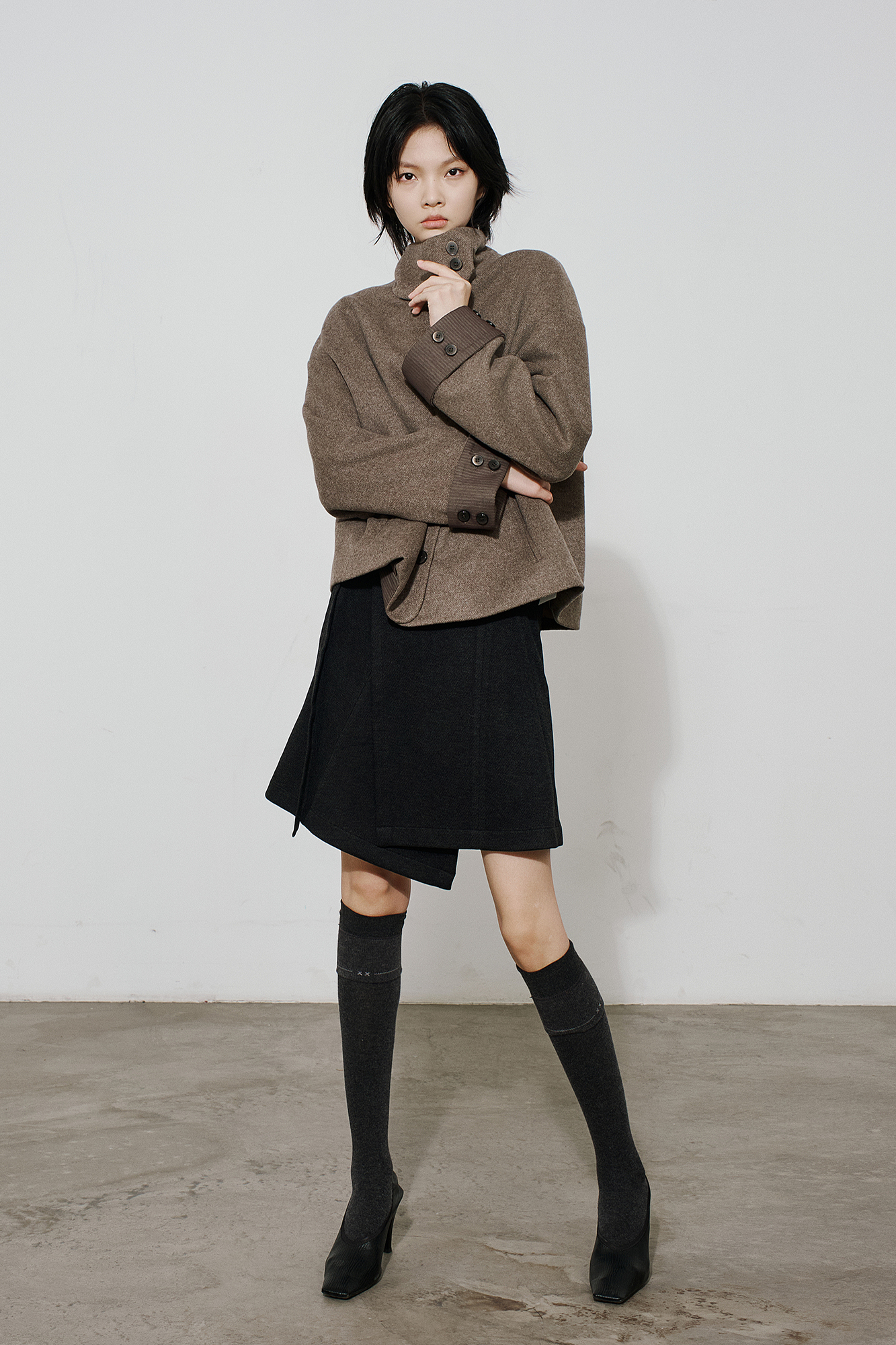 SAME FLOW Essential High-Neck Short Jacket