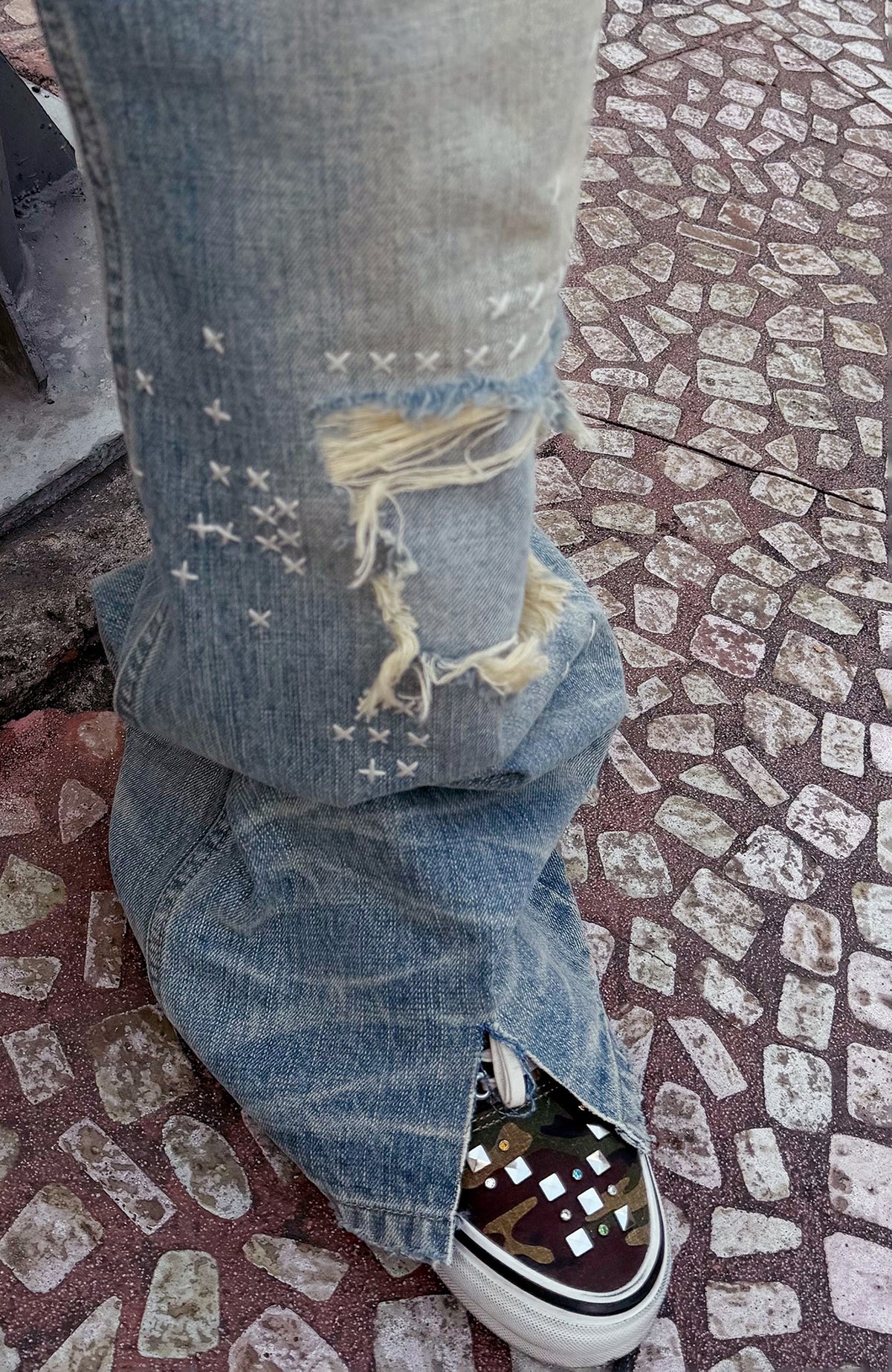 STEEPC Washed Distressed Embroidered Patch Straight-Leg Jeans