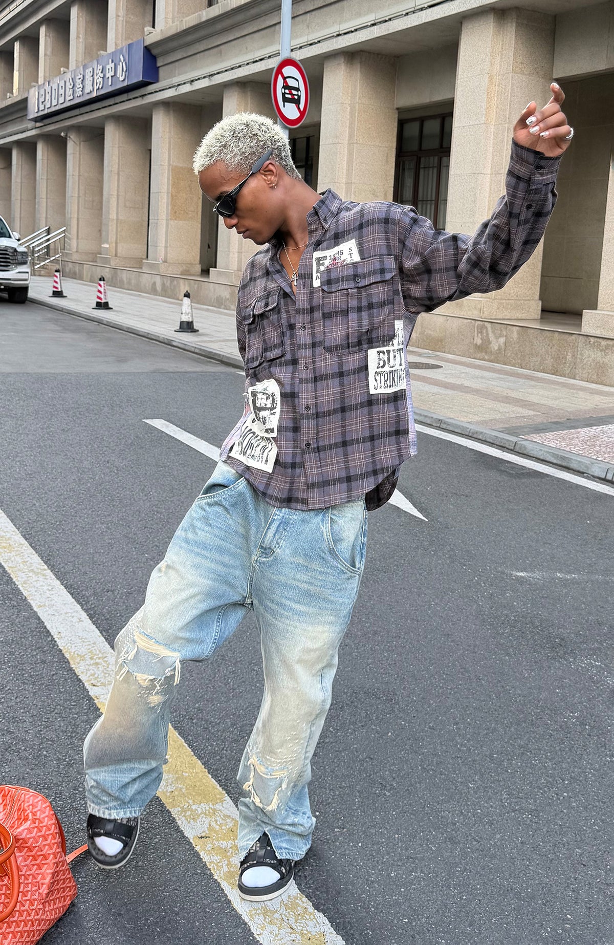 STEEPC Washed Distressed Embroidered Patch Straight-Leg Jeans