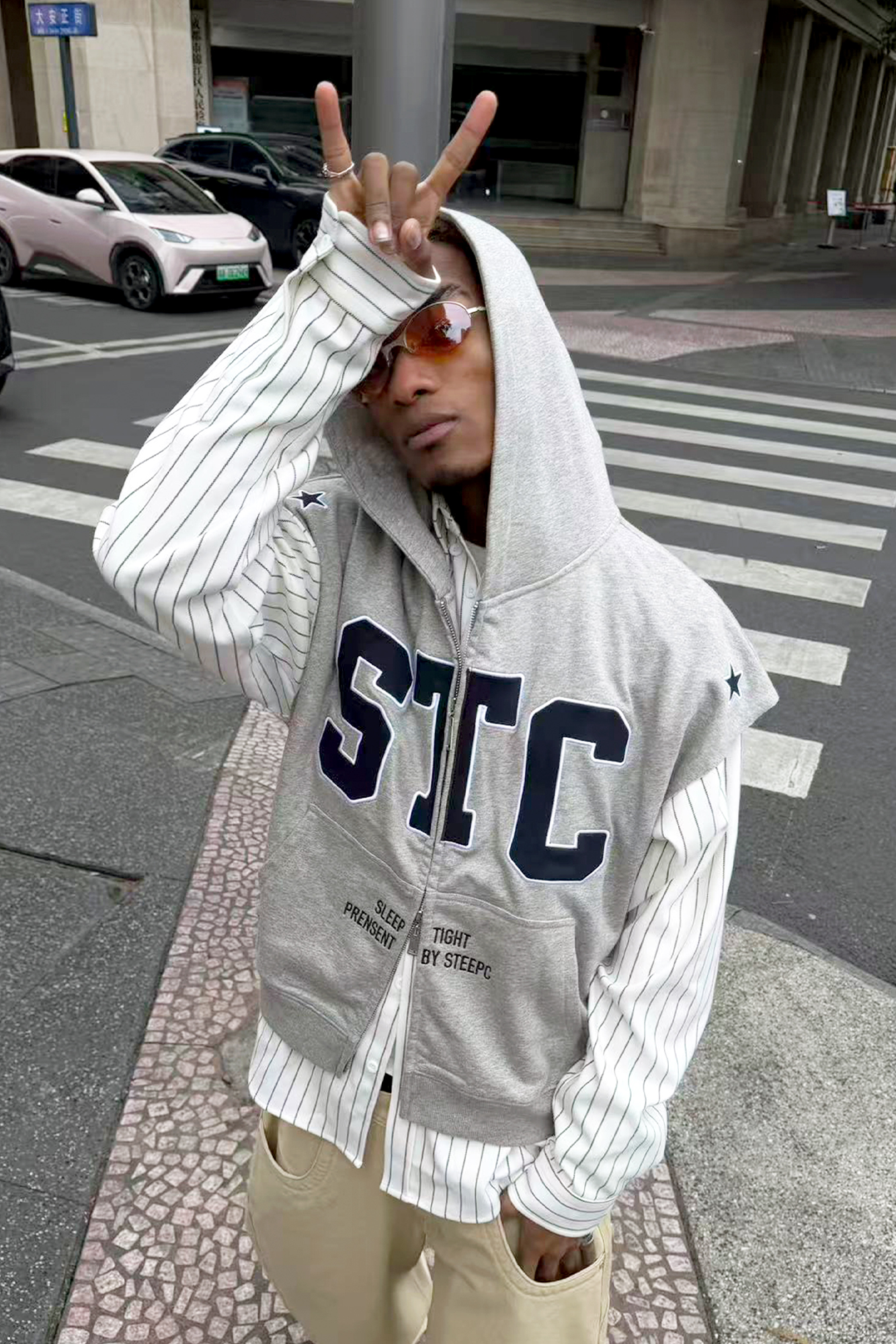 トップス MSCHF HOODED STRIPE VEST STEEPC Hooded Zip-Up Sweat Vest