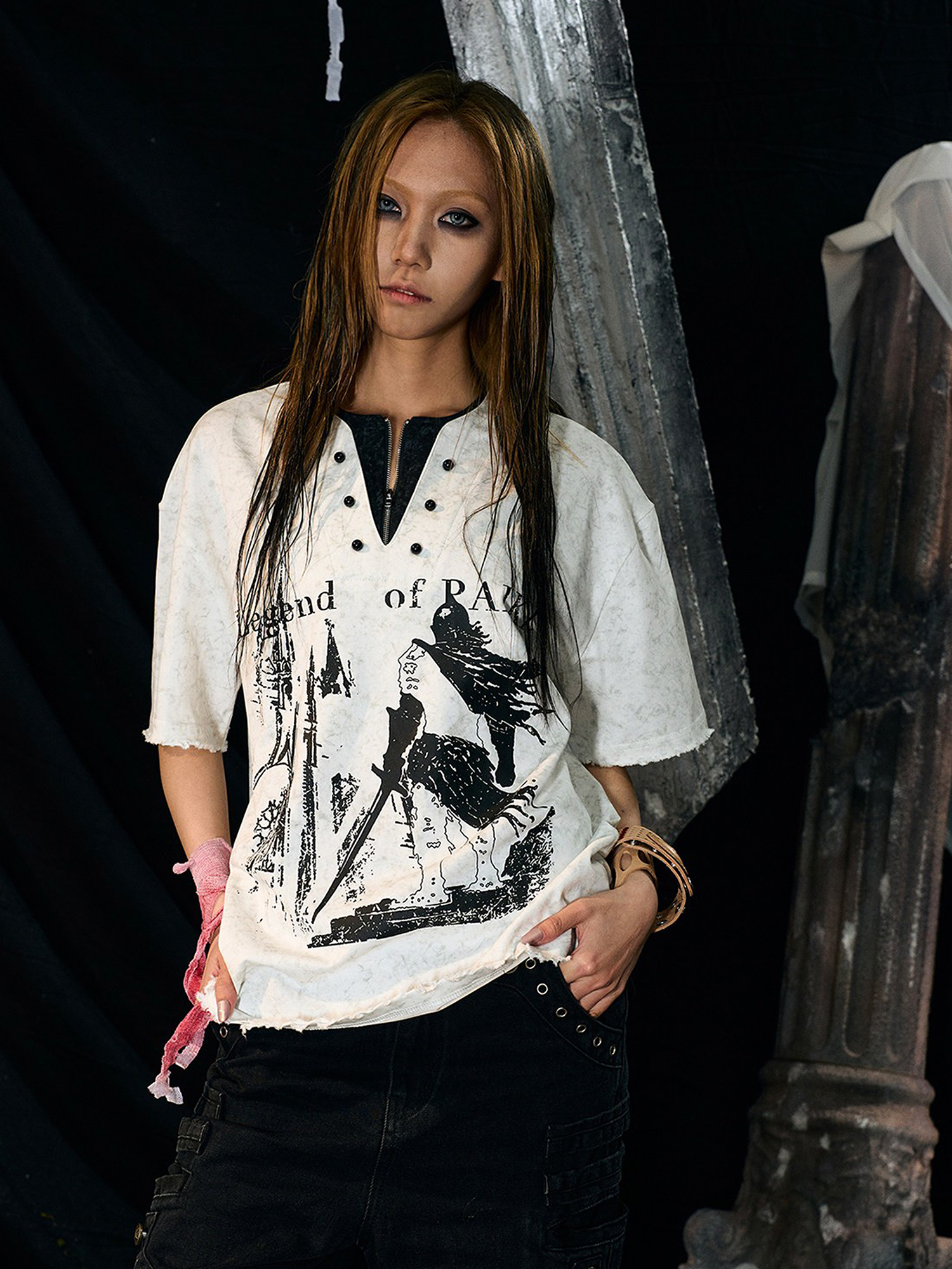 PAIKI Castle Graphic Henley Layered Tee