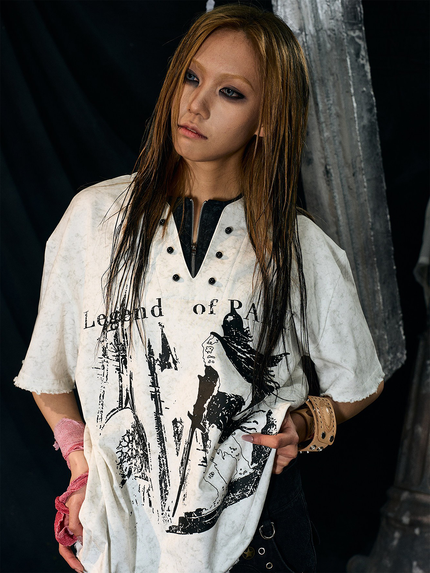 PAIKI Castle Graphic Henley Layered Tee
