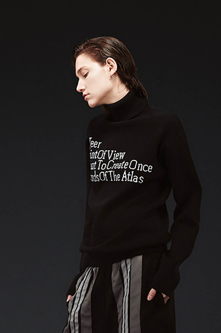 ARTIFICIAL WORLD Essential Slogan Turtleneck Sweater