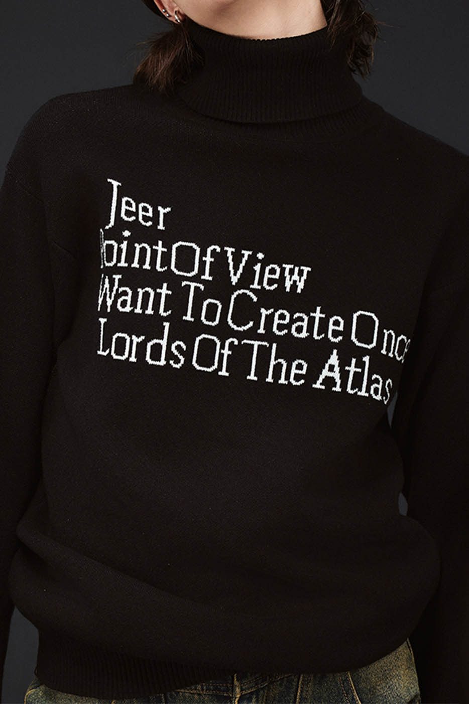 ARTIFICIAL WORLD Essential Slogan Turtleneck Sweater