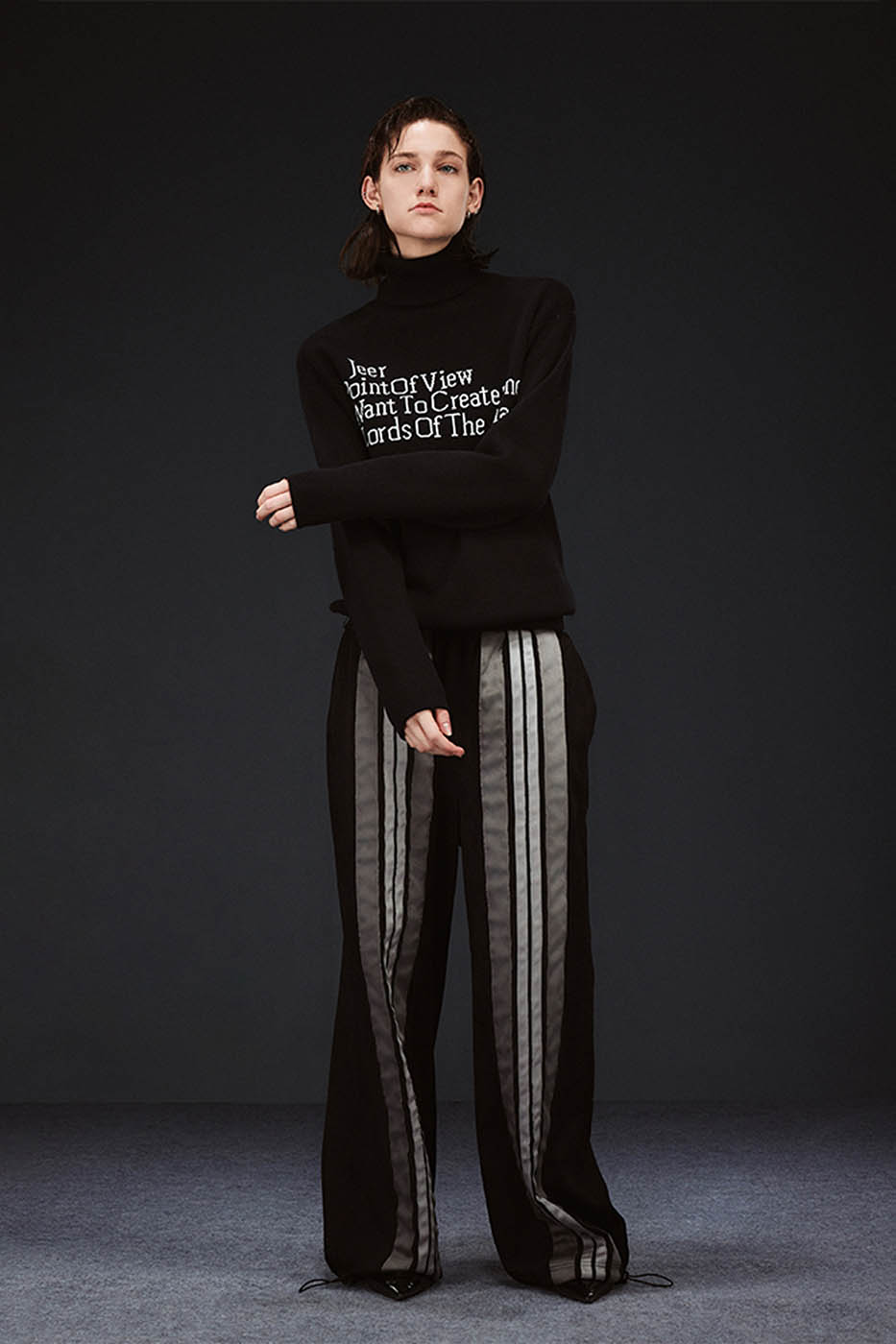 ARTIFICIAL WORLD Essential Slogan Turtleneck Sweater