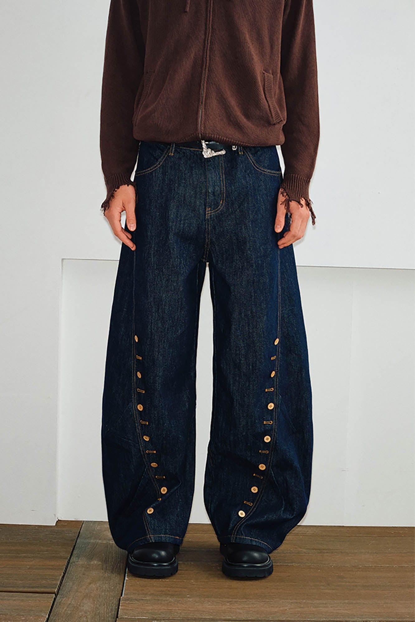 KREATE Button-Trim Curved-Leg Jeans