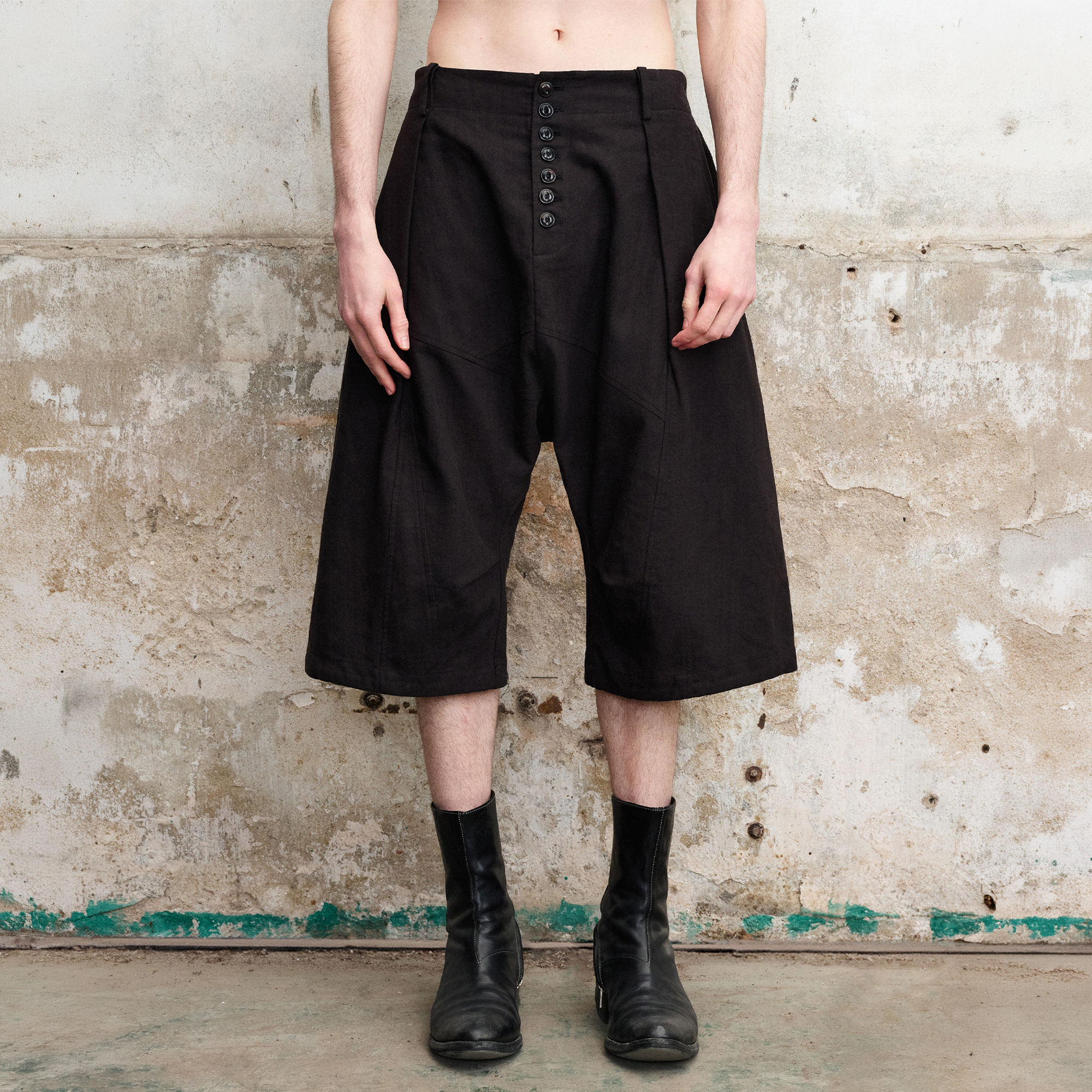 ILNya Nieternite Nifutur Pleated Drop-Crotch Button-Fly Cropped Pants Black, premium urban and streetwear designers apparel on PROJECTISR.com, ILNya Nieternite Nifutur