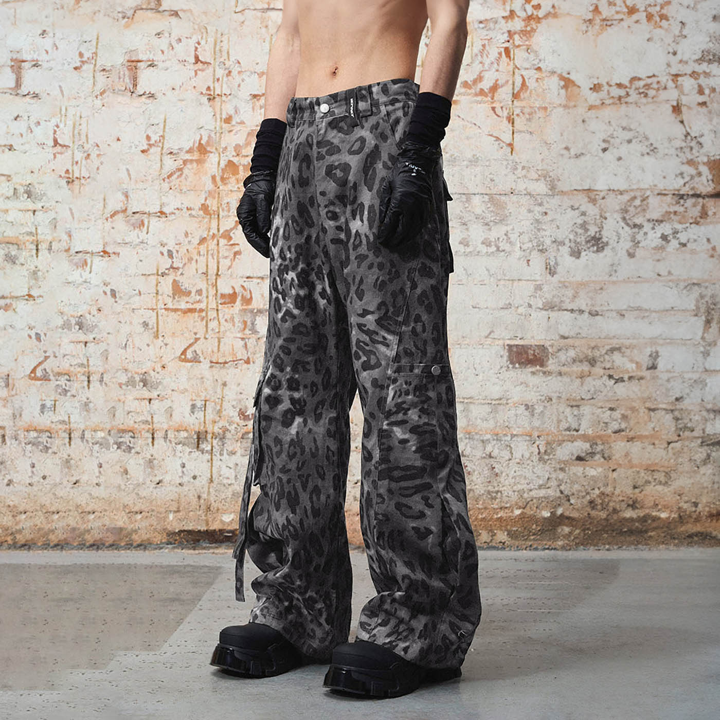 RELABEL Leopard Multi-Pocket Ribbon Cargo Pants