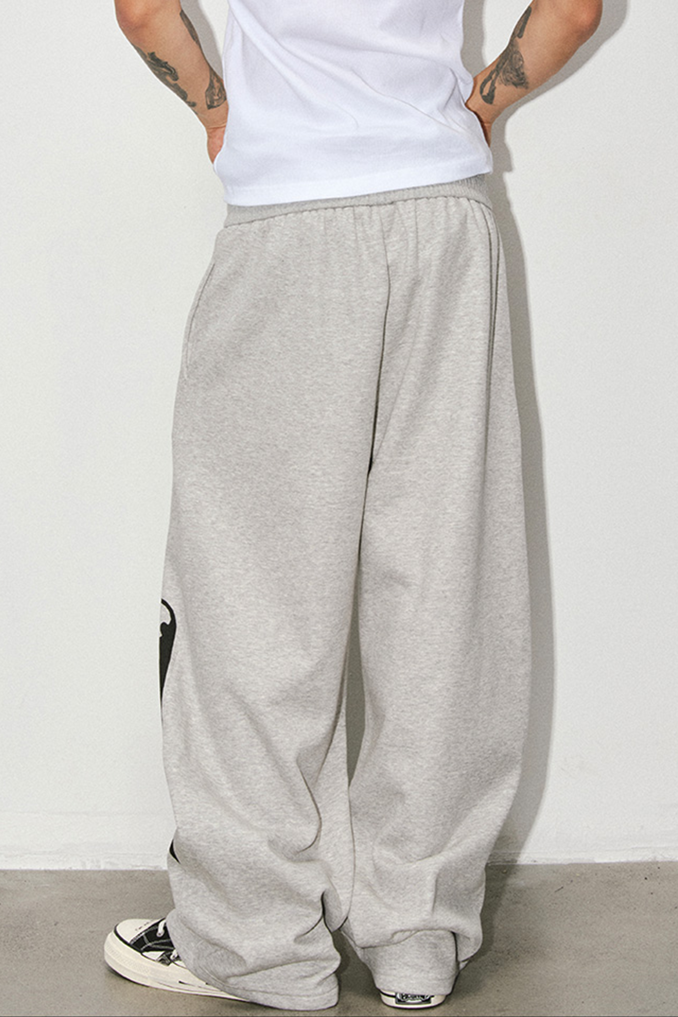 NOVACAM Portrait Graphic Curved Wide-Leg Sweatpants