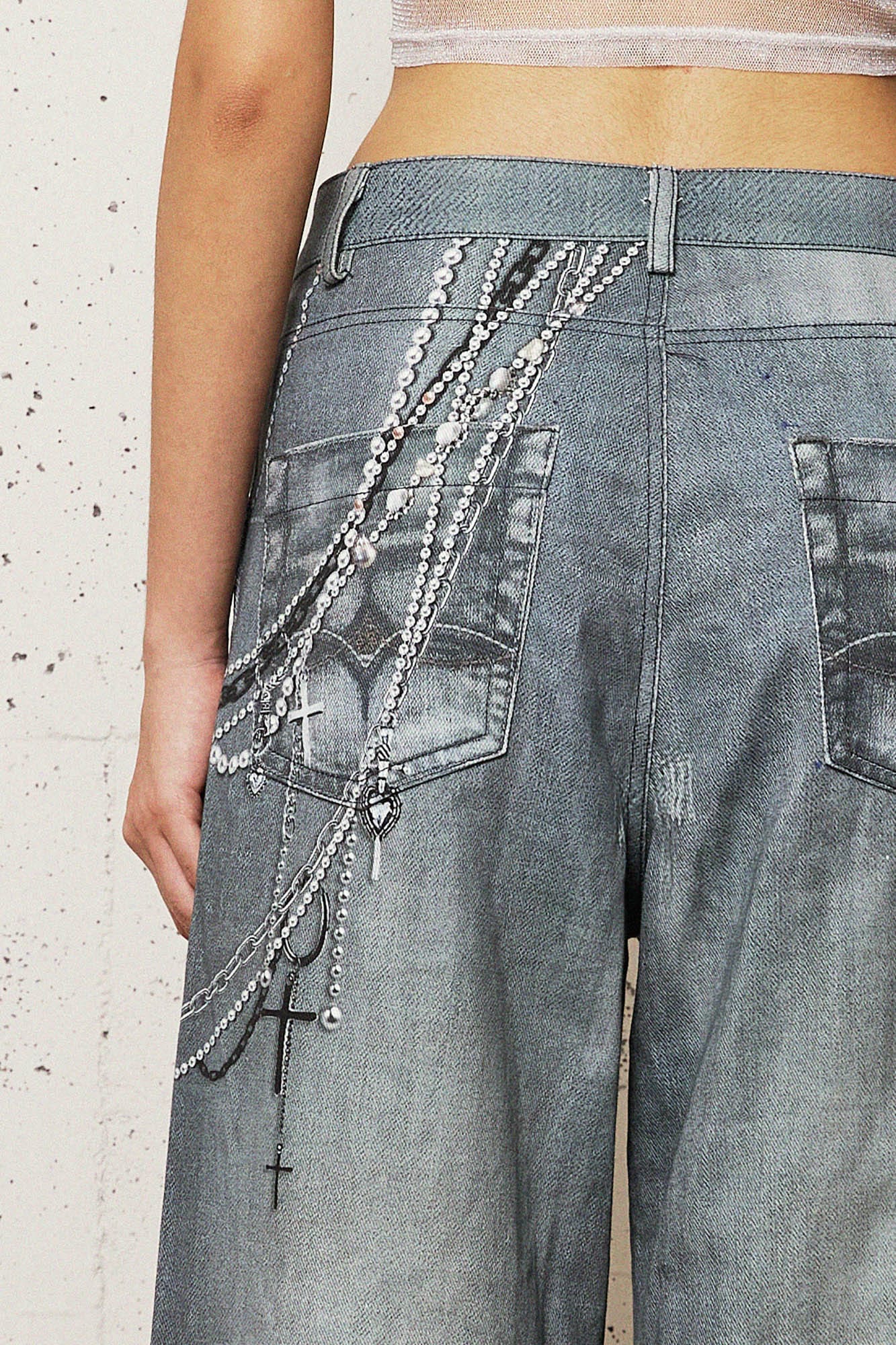 DND4DESxFaychui Pearl Chain Graphics Distressed Flared Jeans