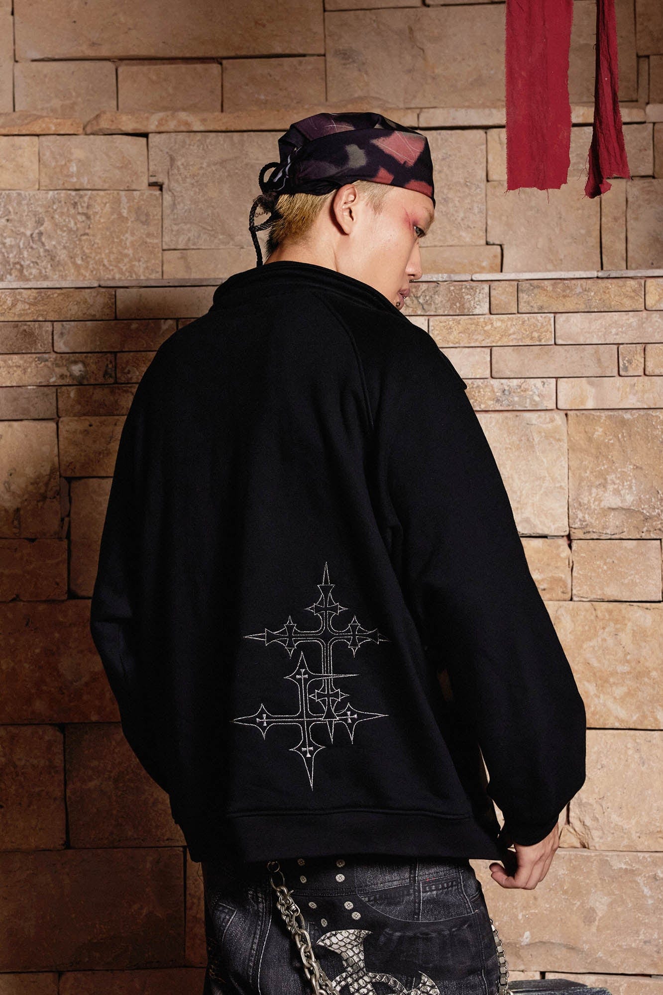 DND4DES Cross Spray-Paint Embroidered Polo Sweatshirt