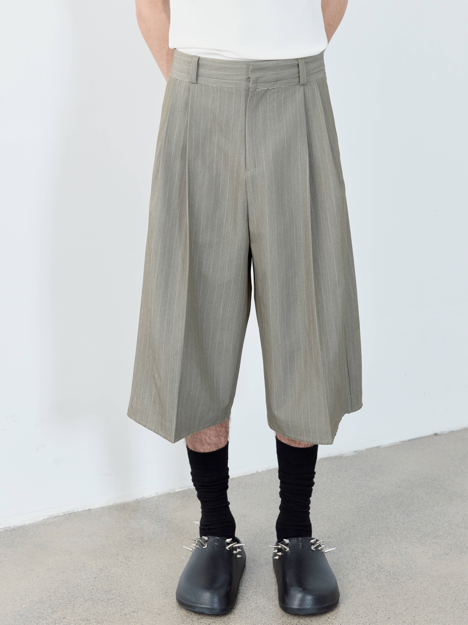 GRAINMUSTARD Classic High-Waist Pinstripe Pleated Cropped Shorts