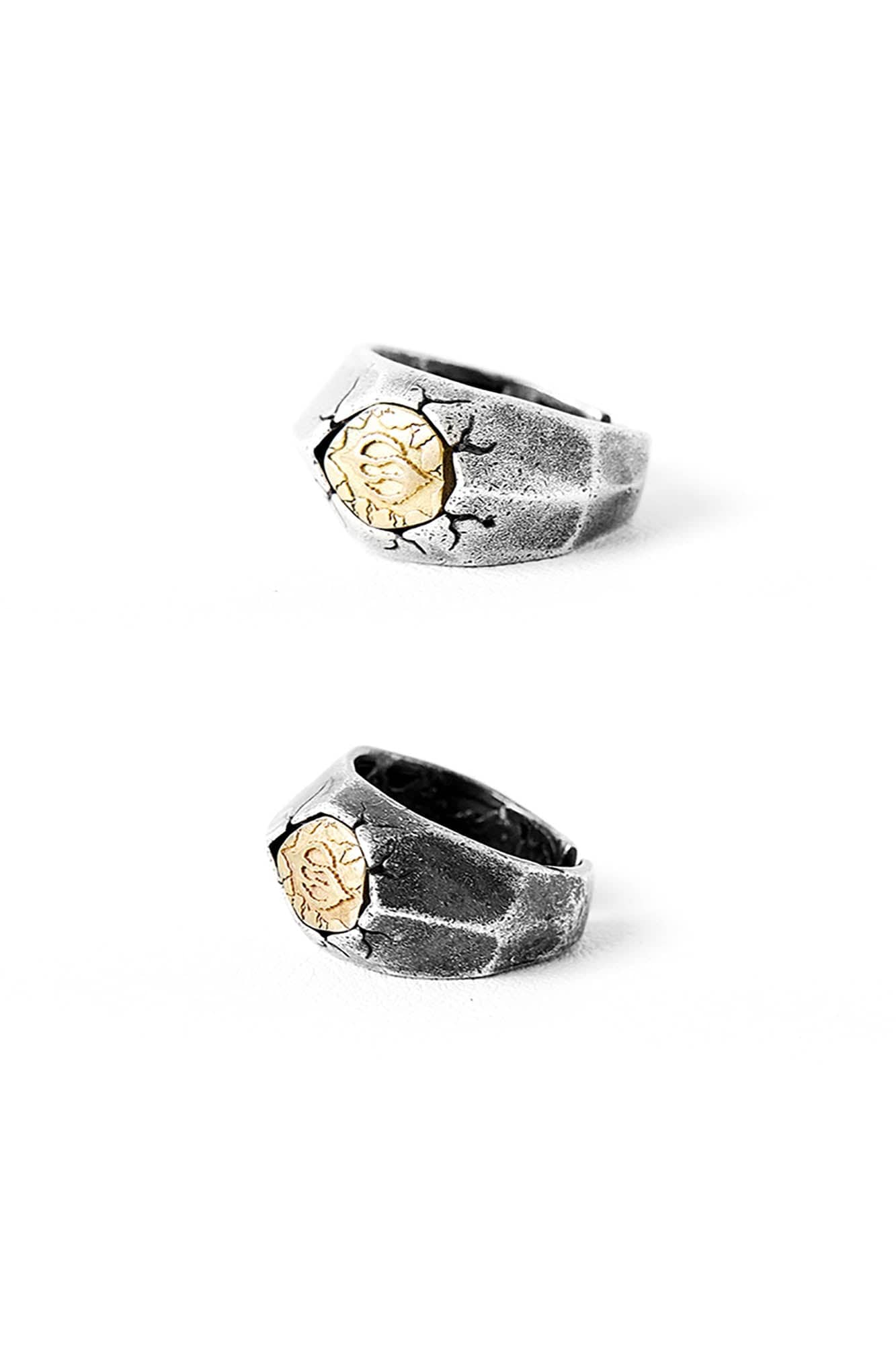 FLYERRER Cracked Sigil Ring