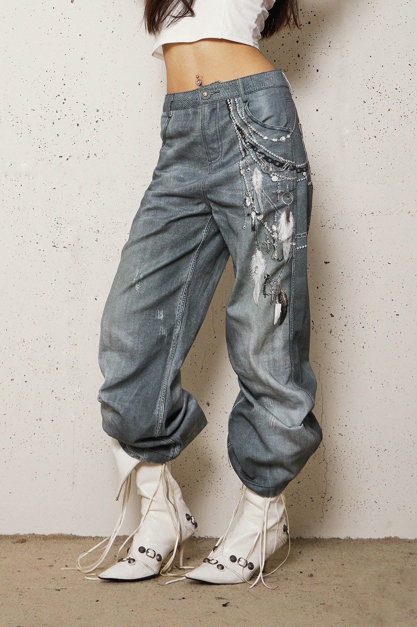 DND4DESxFaychui Pearl Chain Graphics Distressed Flared Jeans