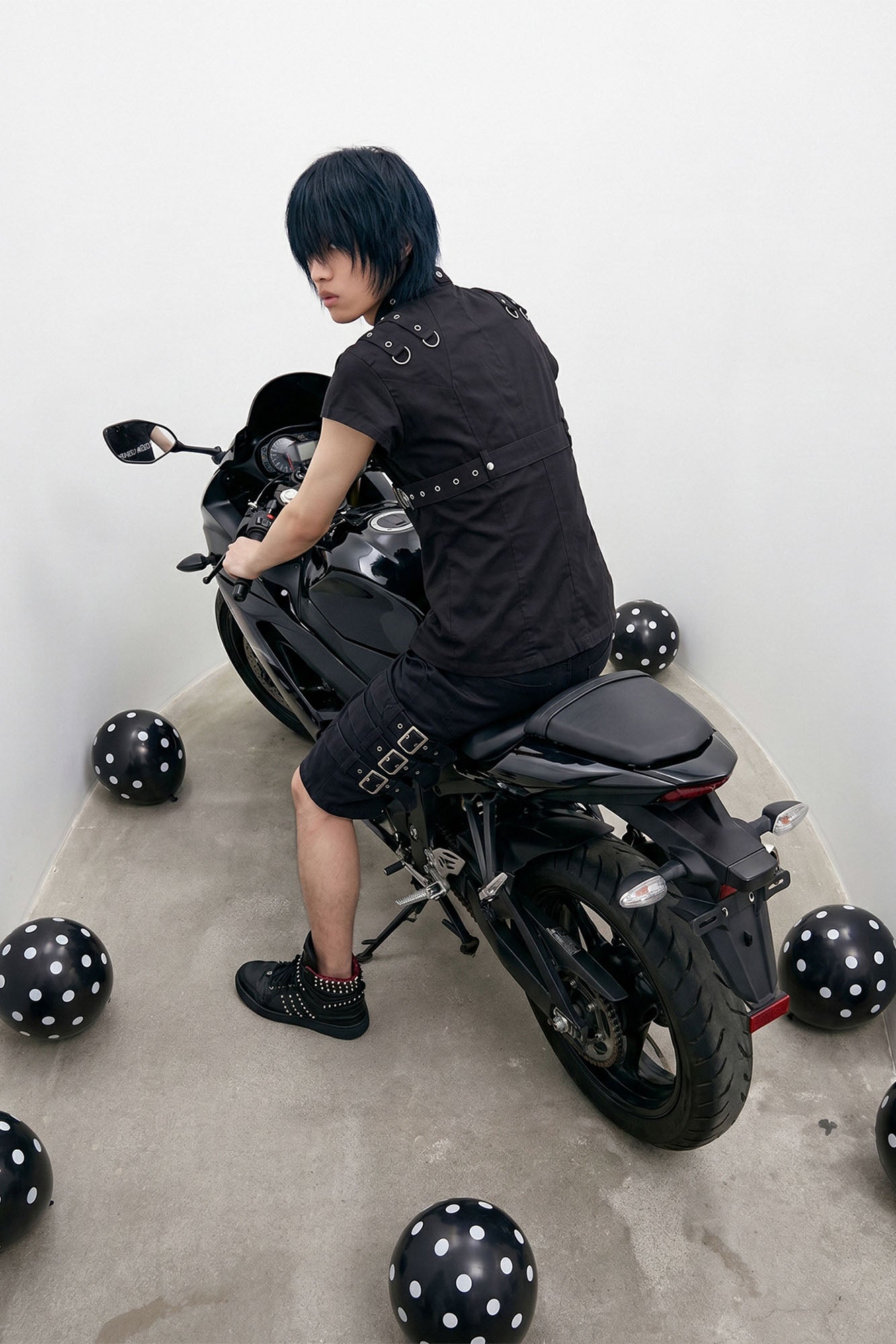 NOTHINGNESS WORLD Washed Buckle-Strap Cargo Shorts