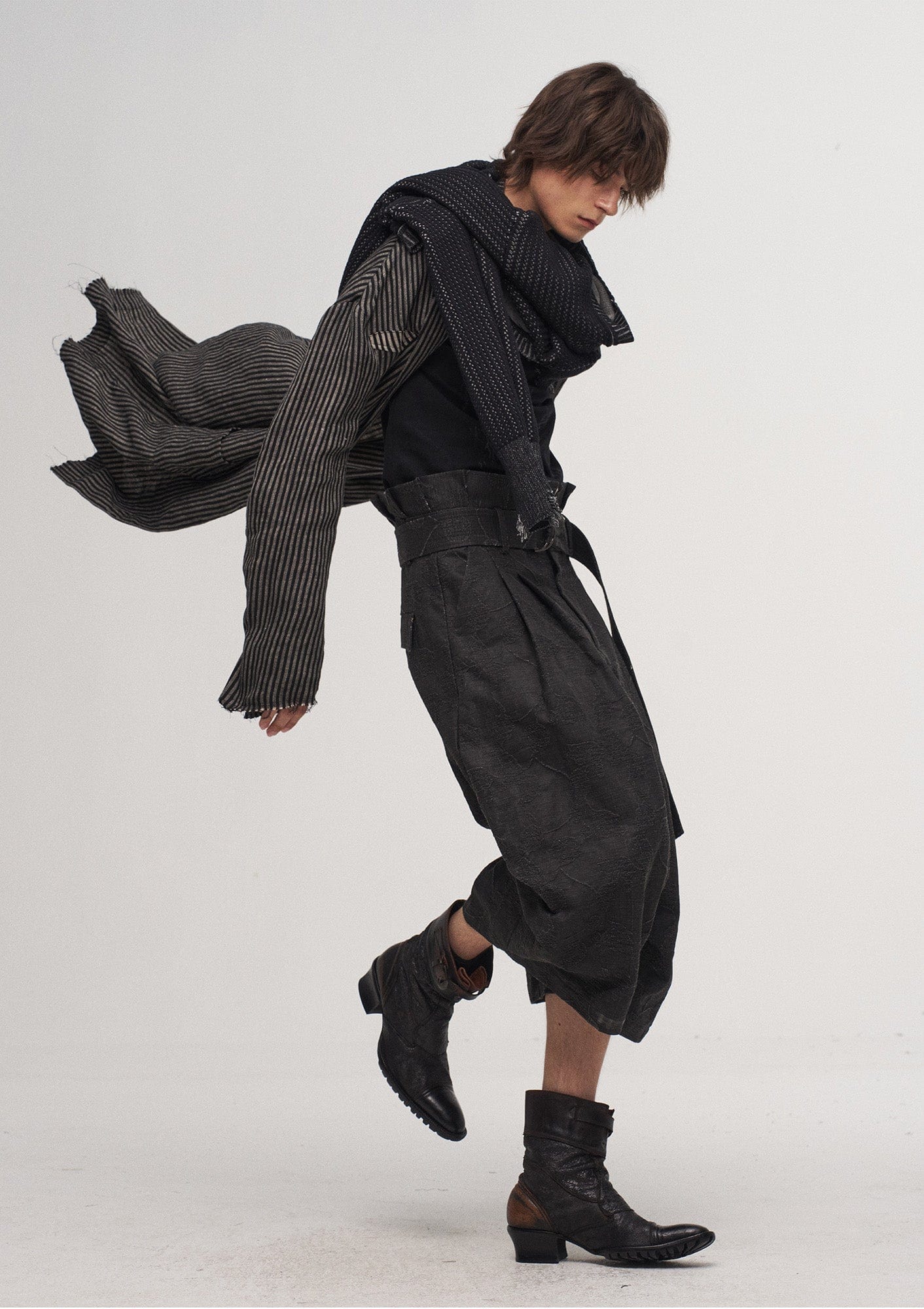 ILNya Nieternite Nifutur Jacquard Ruffled Hem Capris Lantern Pants, premium urban and streetwear designers apparel on PROJECTISR.com, ILNya Nieternite Nifutur
