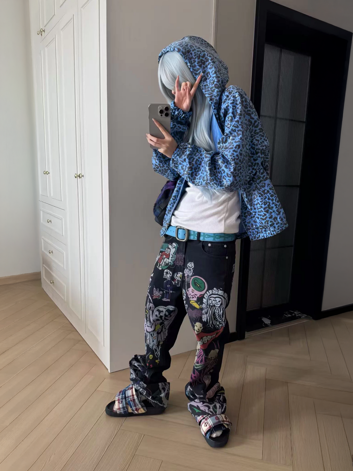CINDER VEIN Full-Print Skull Washed Flared Jeans