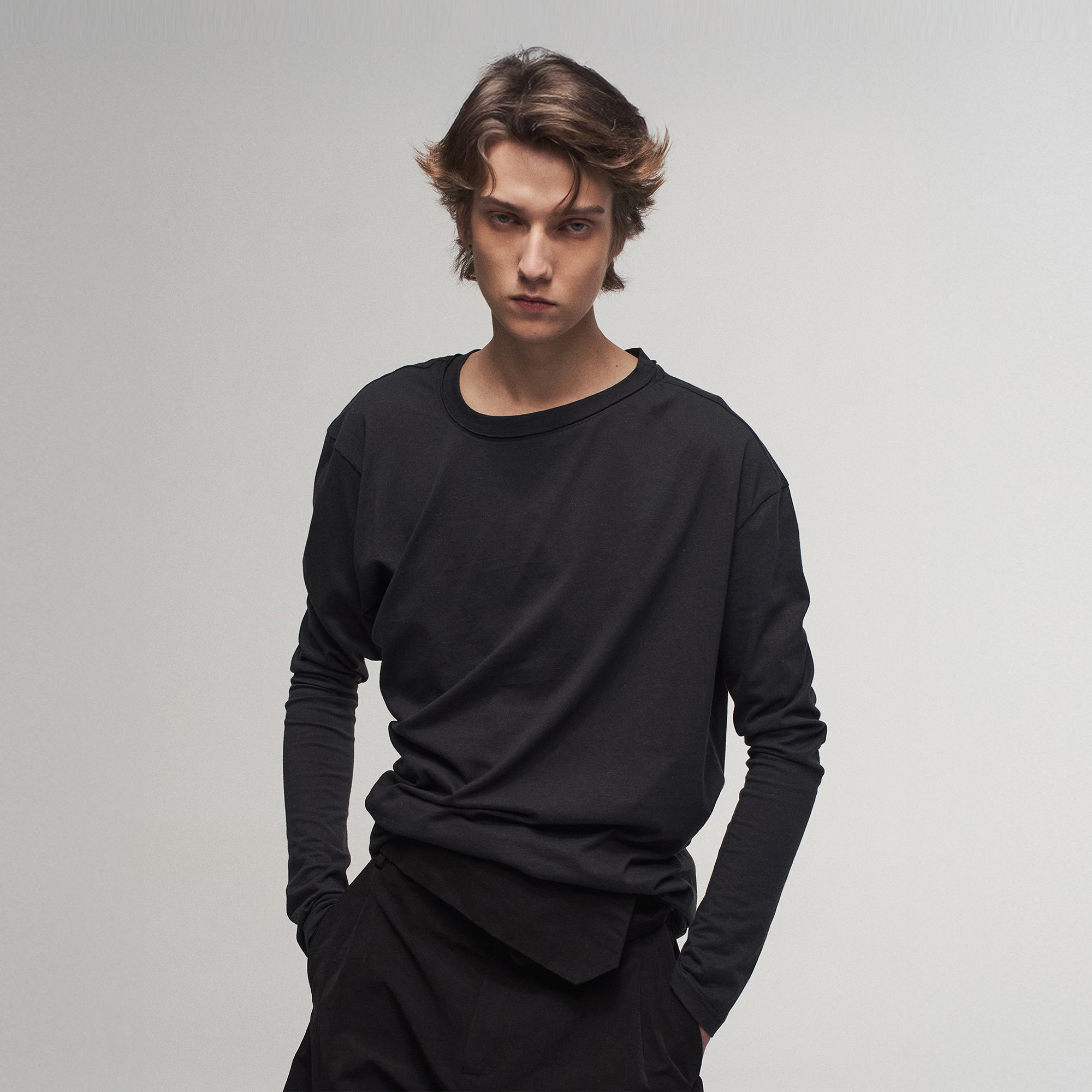 ILNya Nieternite Nifutur Asymmetrical Neckline Drape Long Sleeve Tee
