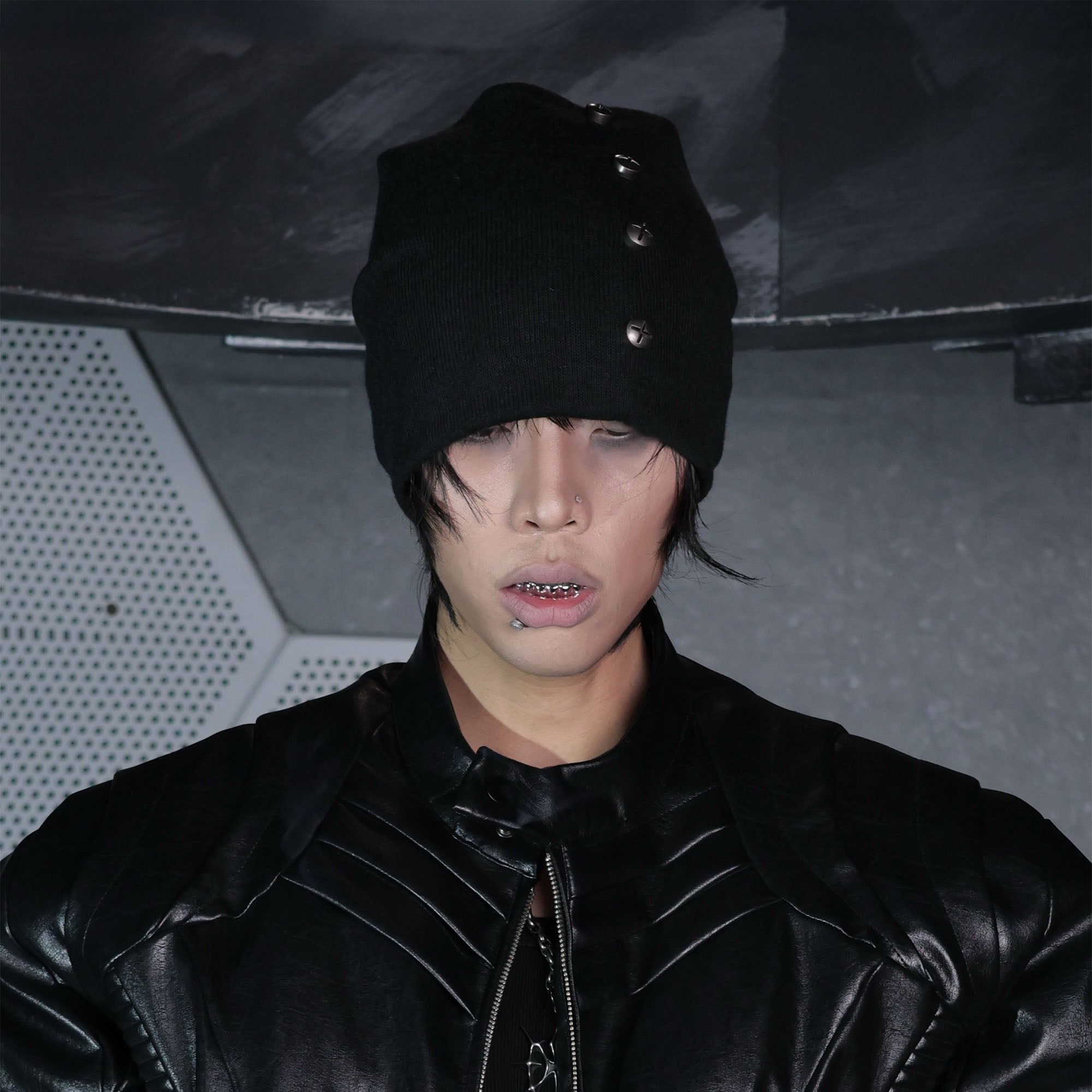 SSIN7 Cross Rivet Beanie