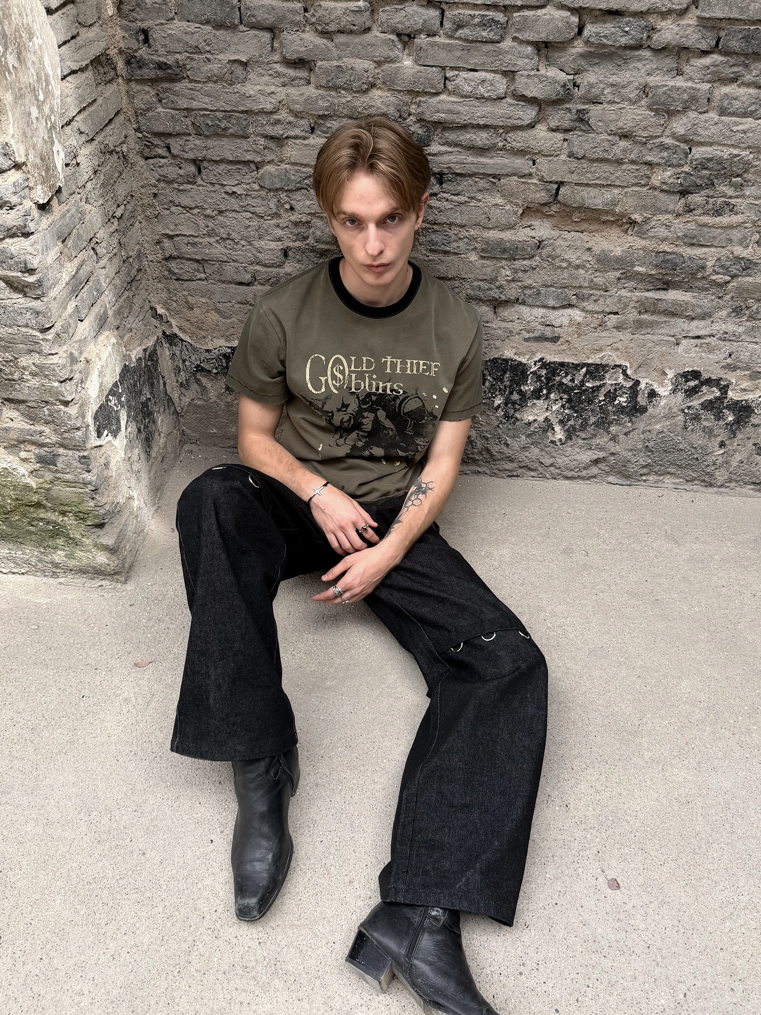 ESAIAS Washed Faded Graphic T-Shirt