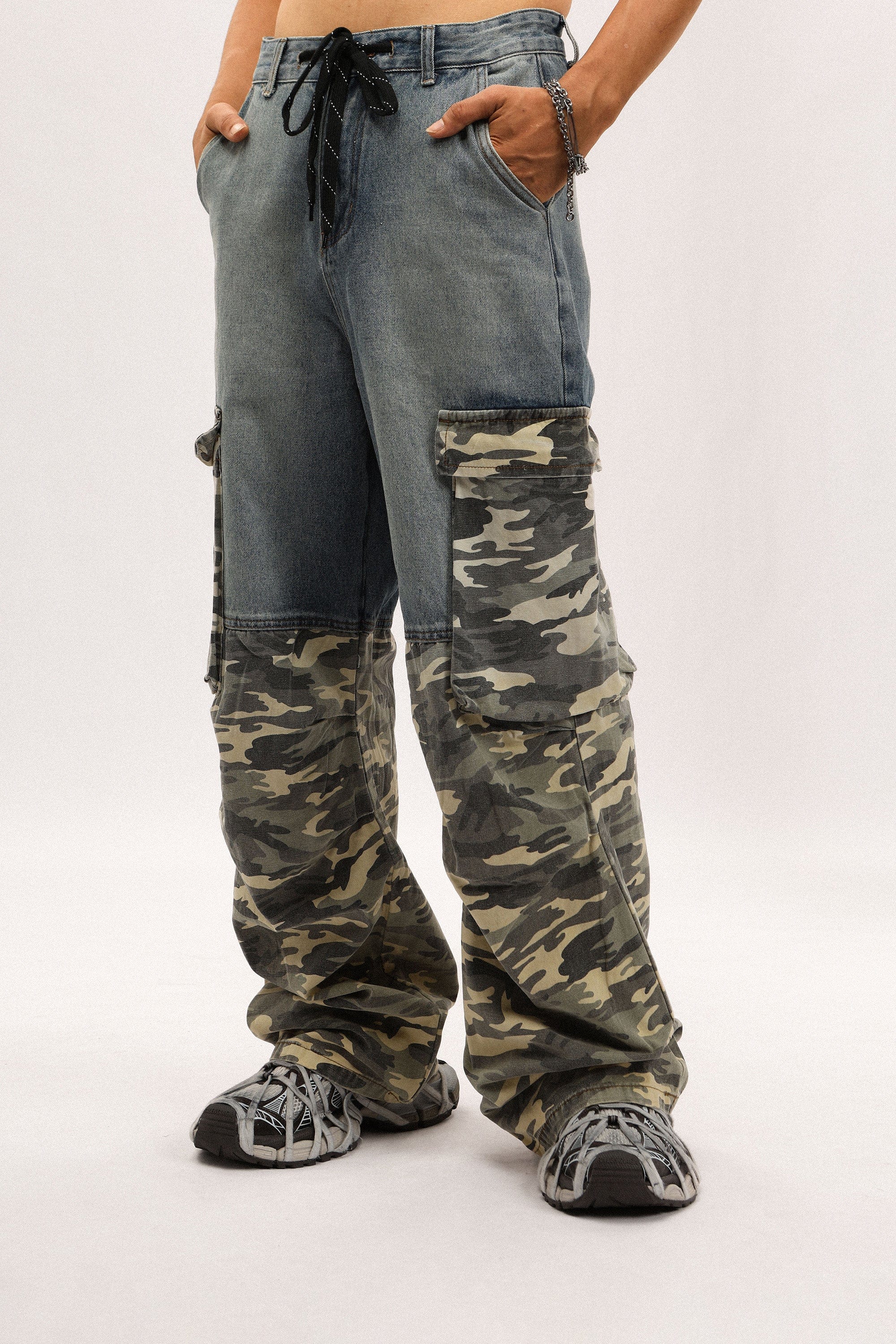 OVDY Camo Spliced Big-Pocket Jeans