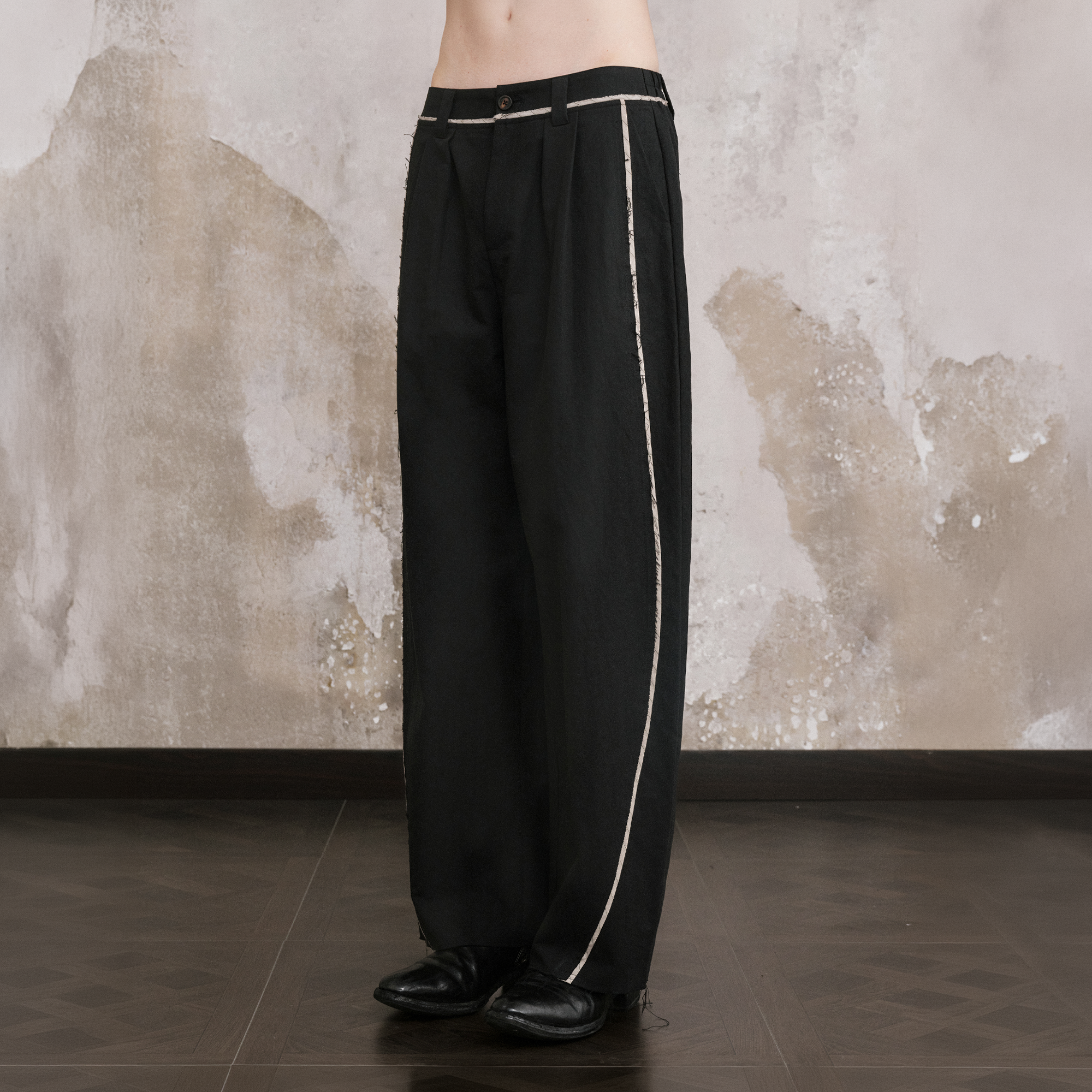 ILNya Nieternite Nifutur Linen-Blend Raw Edge Curved Trousers