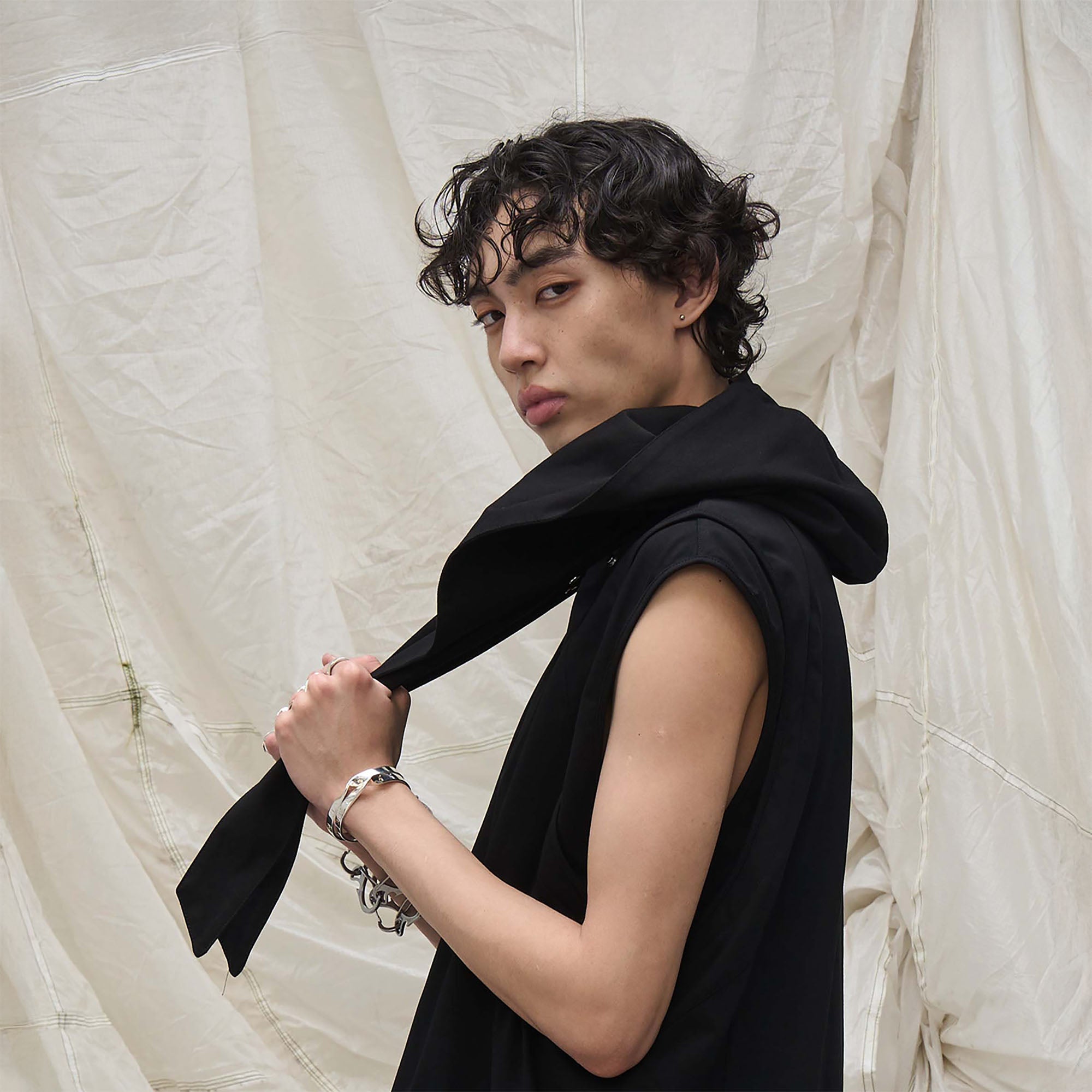 RELABEL Detachable Tie Hood Scarf