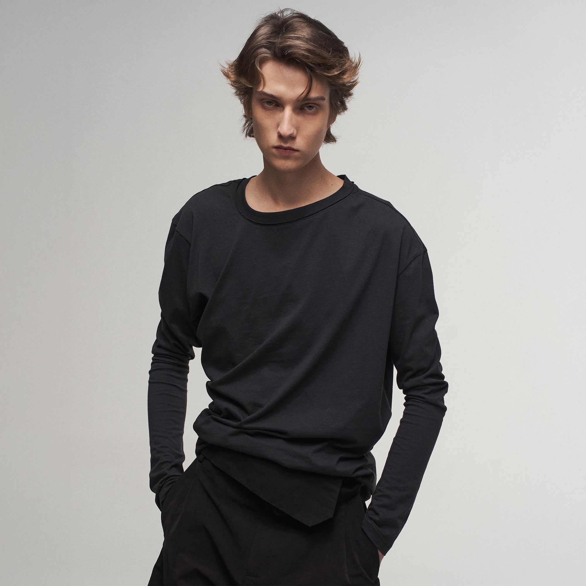 ILNya Nieternite Nifutur Asymmetrical Neckline Drape Long Sleeve Tee