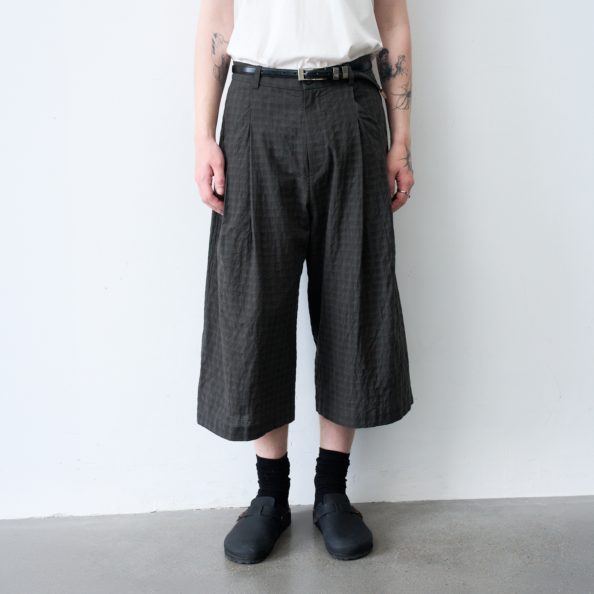 GRAINMUSTARD Linen-Blend Plaid Pleated Cropped Trousers