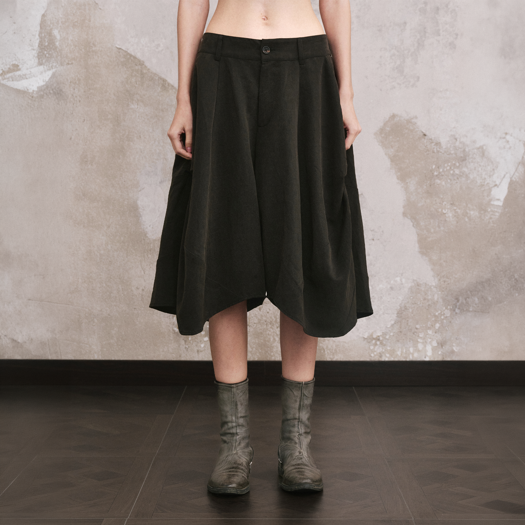 ILNya Nieternite Nifutur Lyocell-Blend Asymmetrical Wide-Leg Shorts