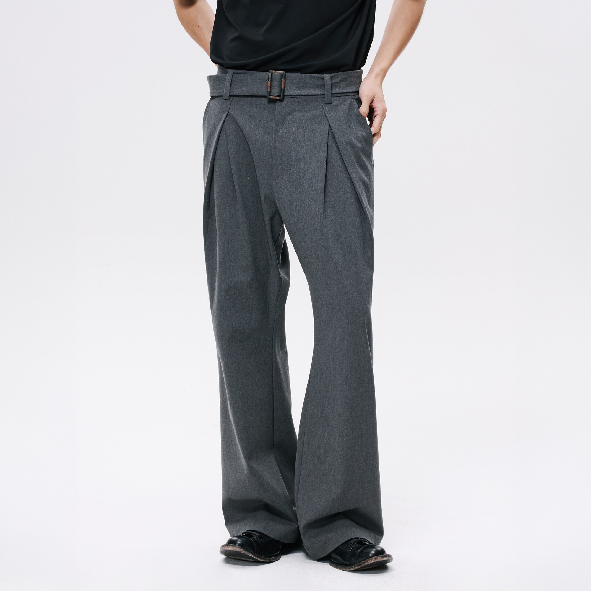 ALVNG AR ANTS Horn Buckle Belted Pleated Trousers