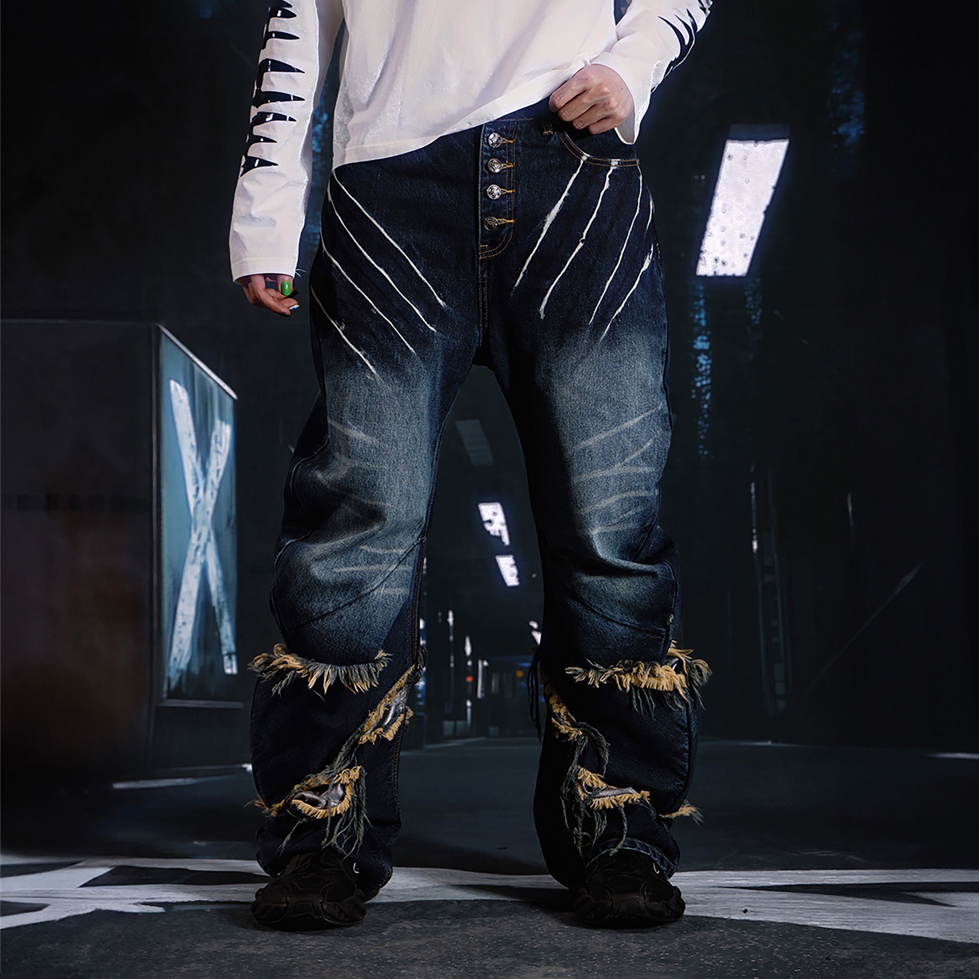 SEXXDEVIL Distressed Claw-Scratch Spliced Washed Curved Jeans