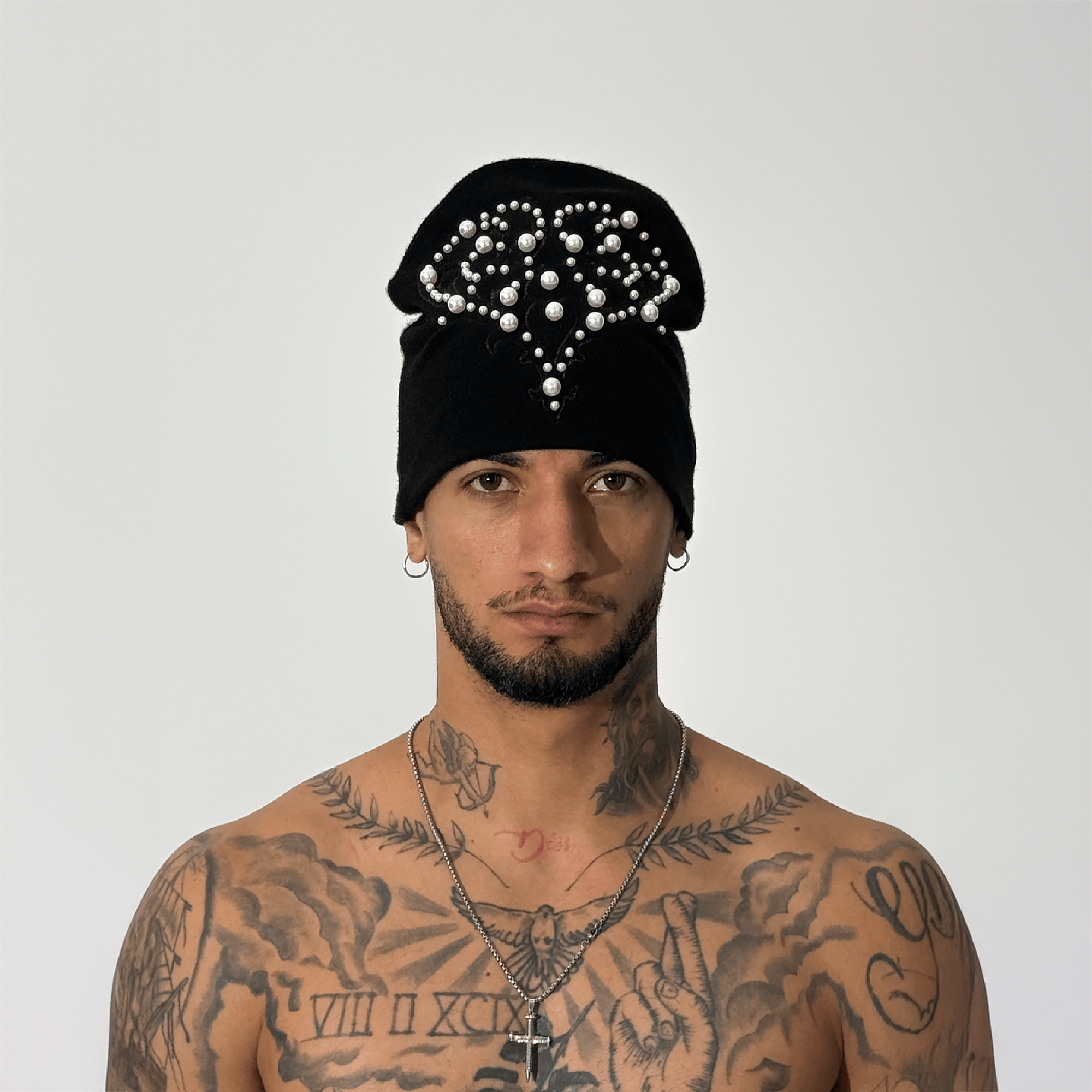 TECNINEGROUP Pearl Heart Embroidered Knit Beanie