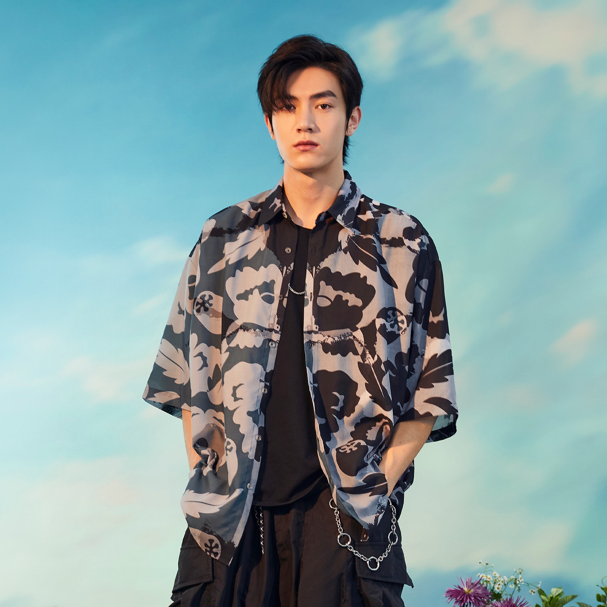MASH UP ASIA Poppy Full-Print Half Shirt