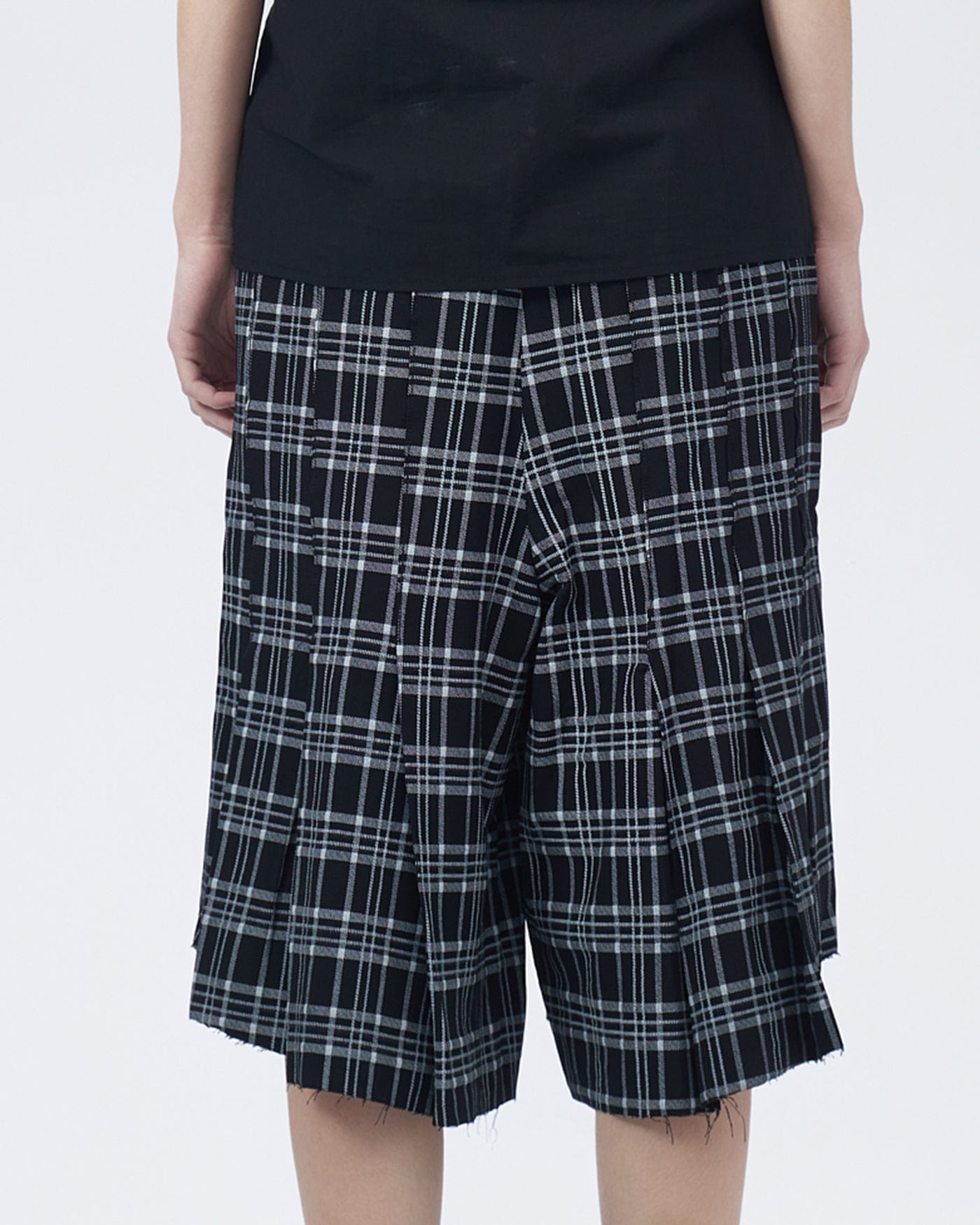 ARTIFICIAL WORLD Raw-Edge Plaid Wide-Leg Shorts, premium urban and streetwear designers apparel on PROJECTISR.com, ARTIFICIAL WORLD