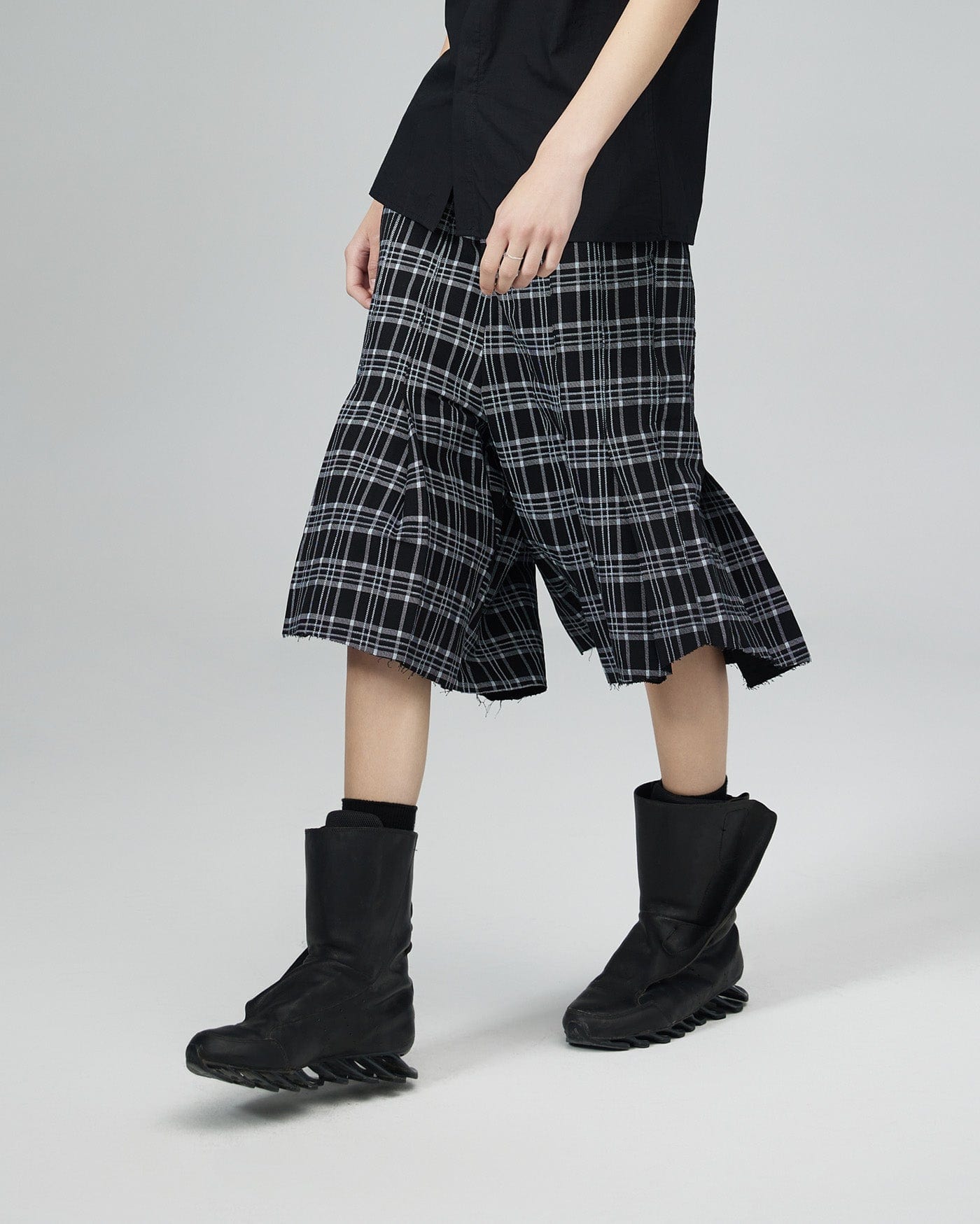 ARTIFICIAL WORLD Raw-Edge Plaid Wide-Leg Shorts, premium urban and streetwear designers apparel on PROJECTISR.com, ARTIFICIAL WORLD