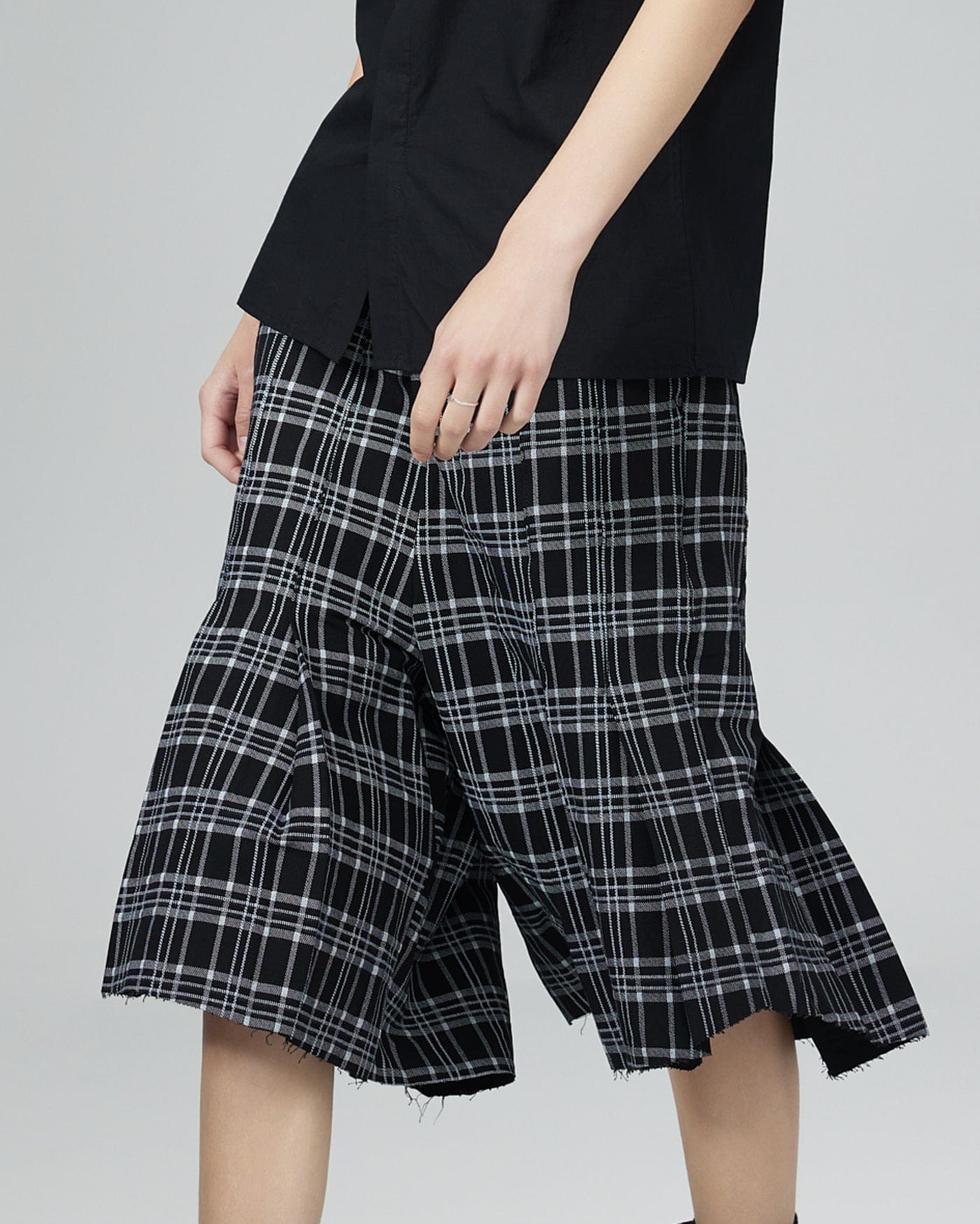 ARTIFICIAL WORLD Raw-Edge Plaid Wide-Leg Shorts, premium urban and streetwear designers apparel on PROJECTISR.com, ARTIFICIAL WORLD