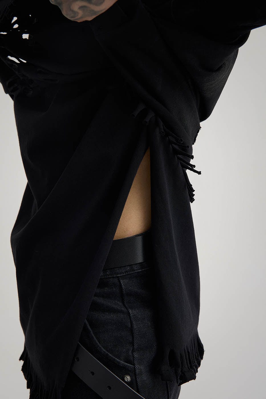 FLYERRER Double-Layered Cut-Out Distressed Washed T-Shirt