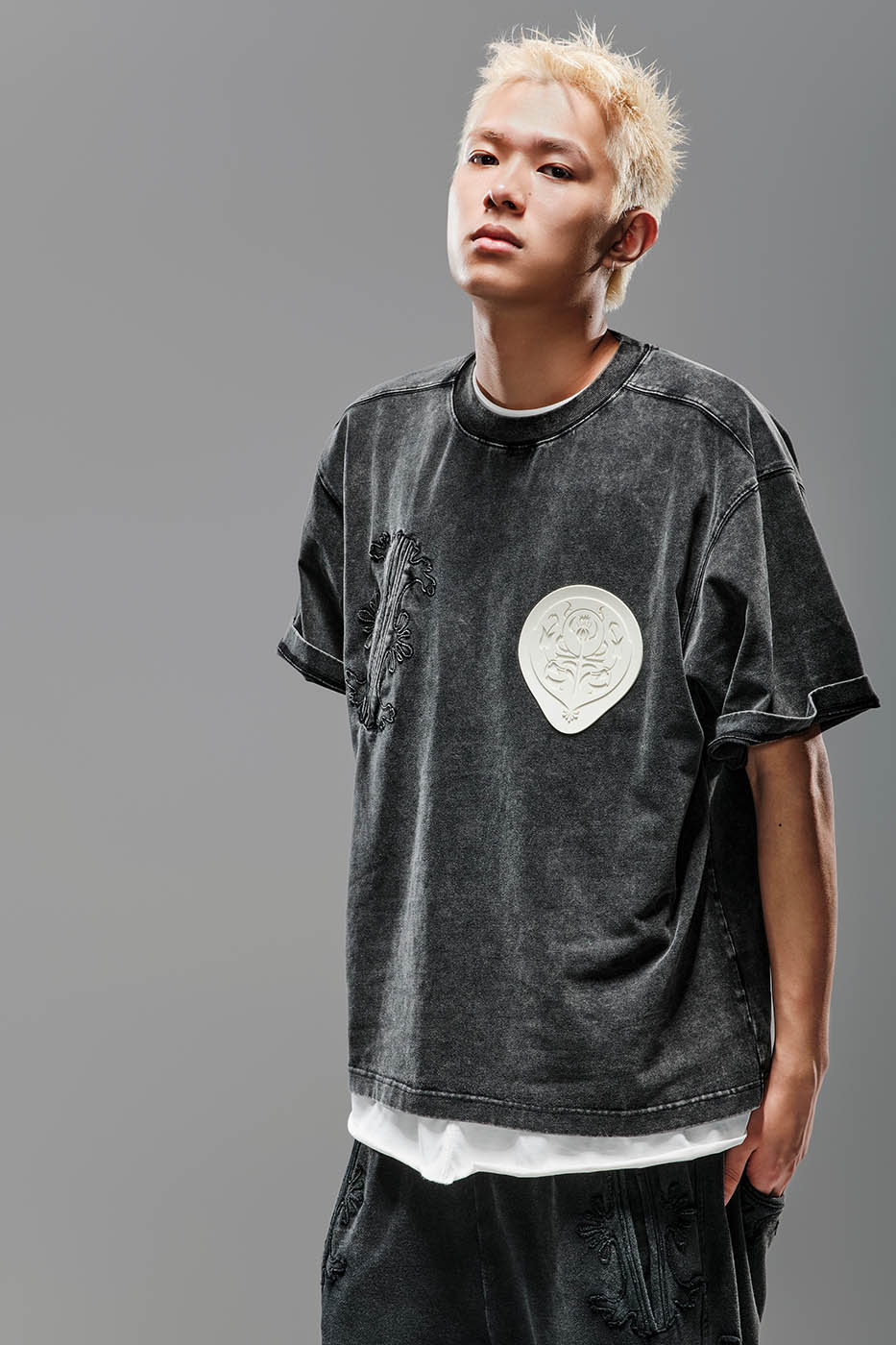 LIFEGOESON Badged Embroidery Pocket Washed T-Shirt