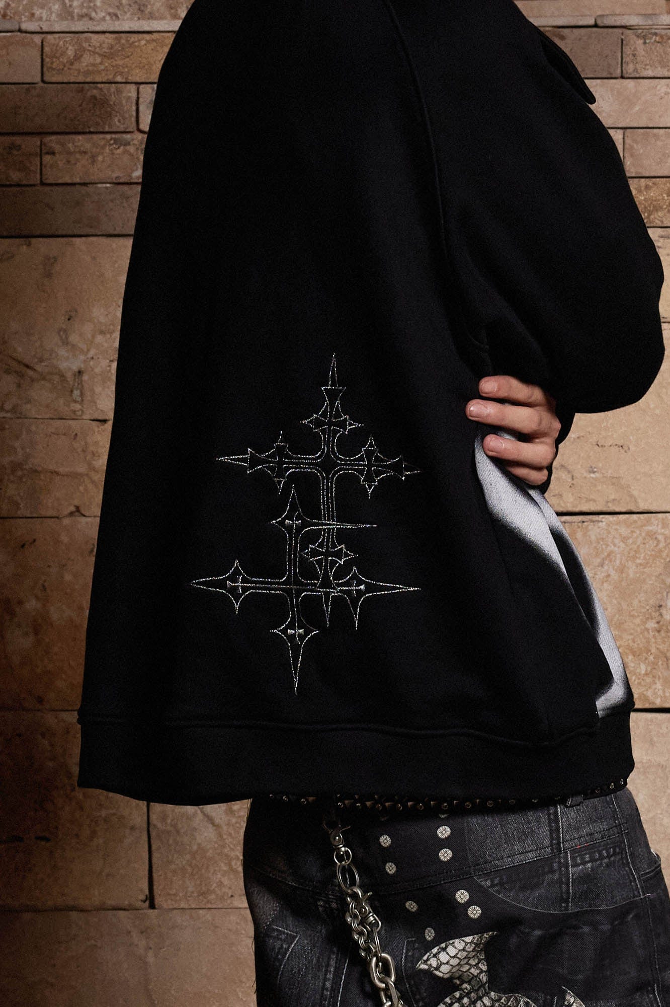 DND4DES Cross Spray-Paint Embroidered Polo Sweatshirt