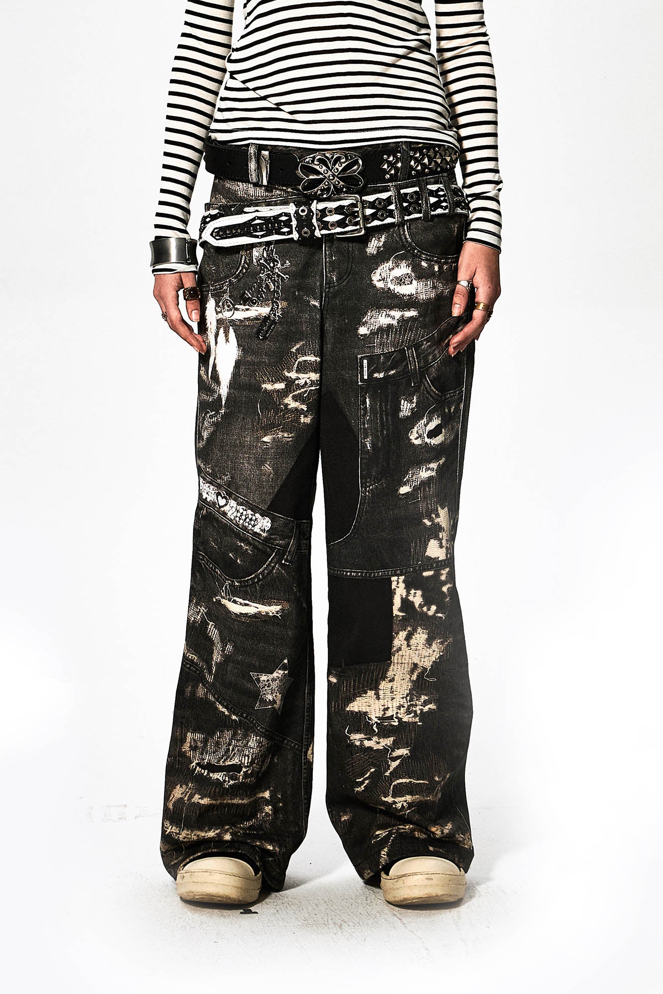 DND4DES Deconstructed Graphic Double-Waist Distressed Jeans