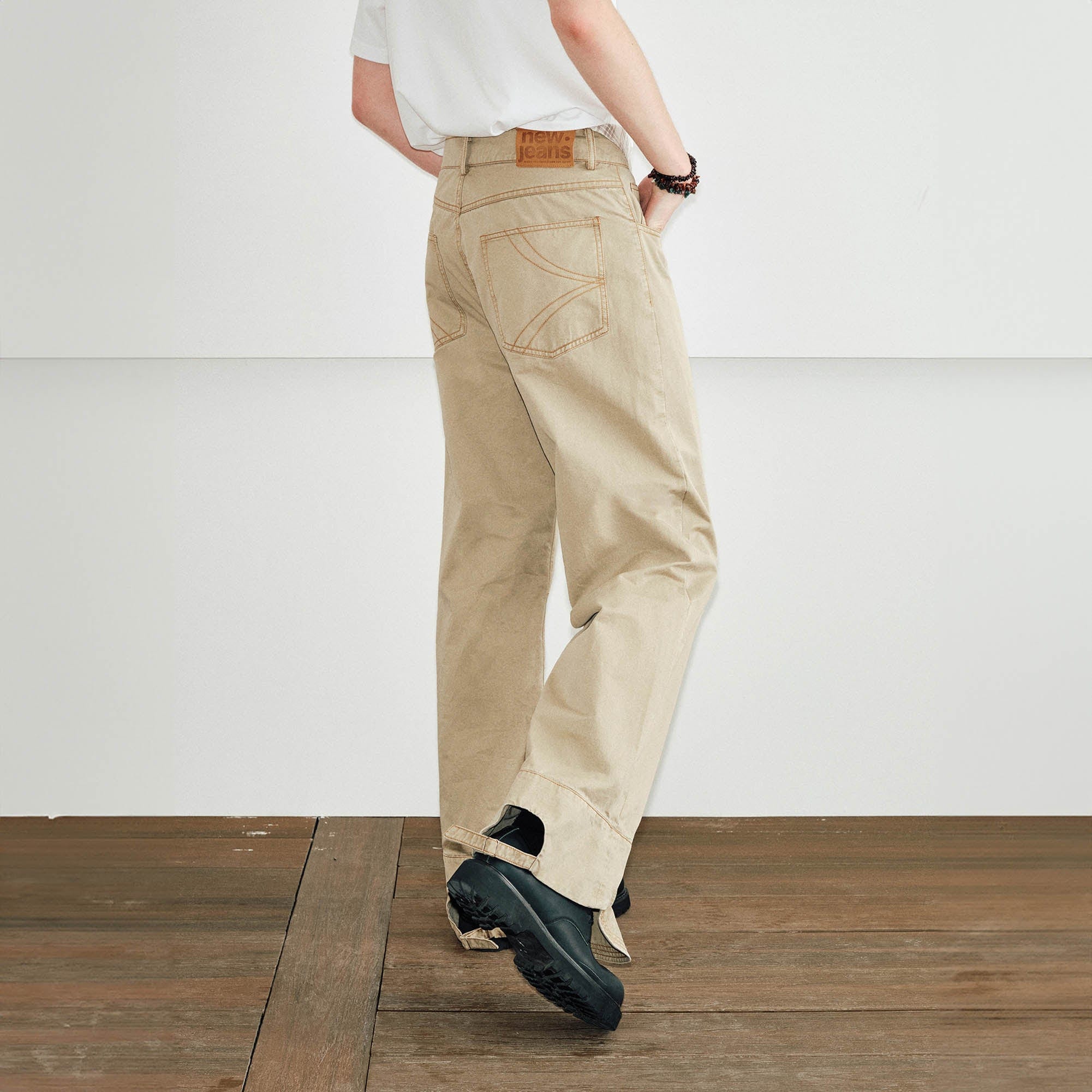 KREATE Hat-Brim Hem Straight-Leg Jeans