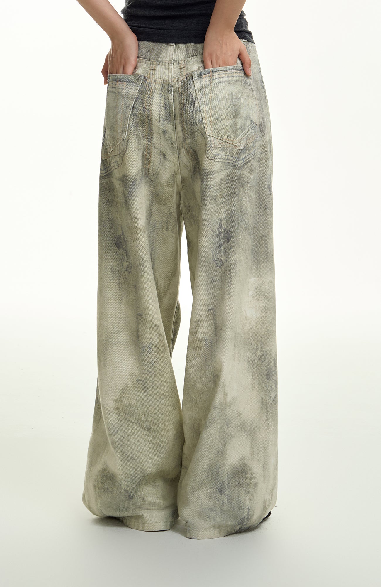 TGNS Distressed Chain Graphic Oversized Jeans