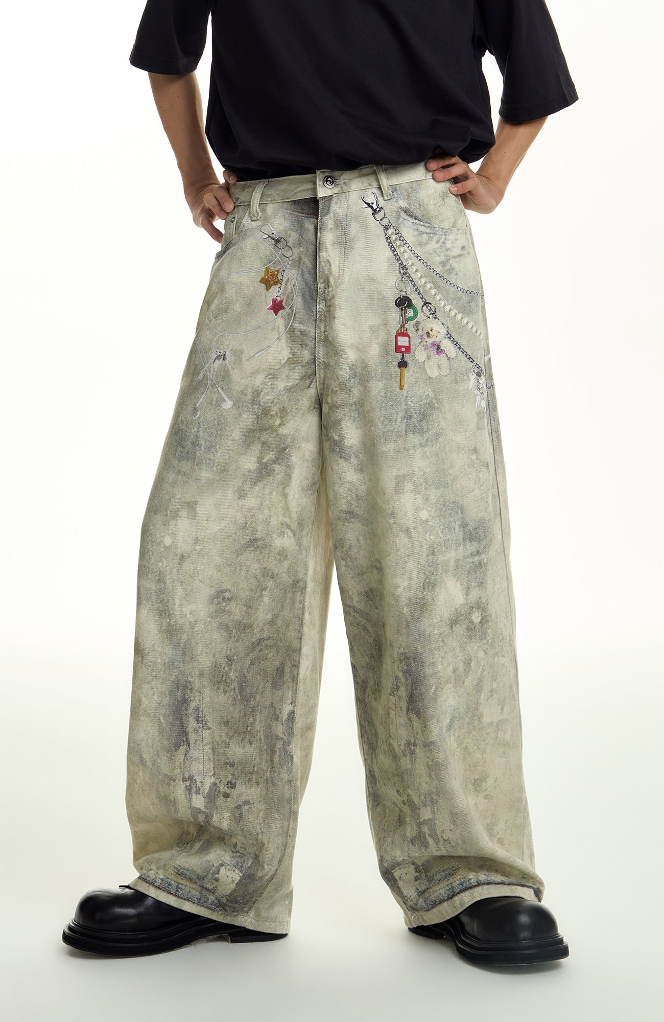 TGNS Distressed Chain Graphic Oversized Jeans