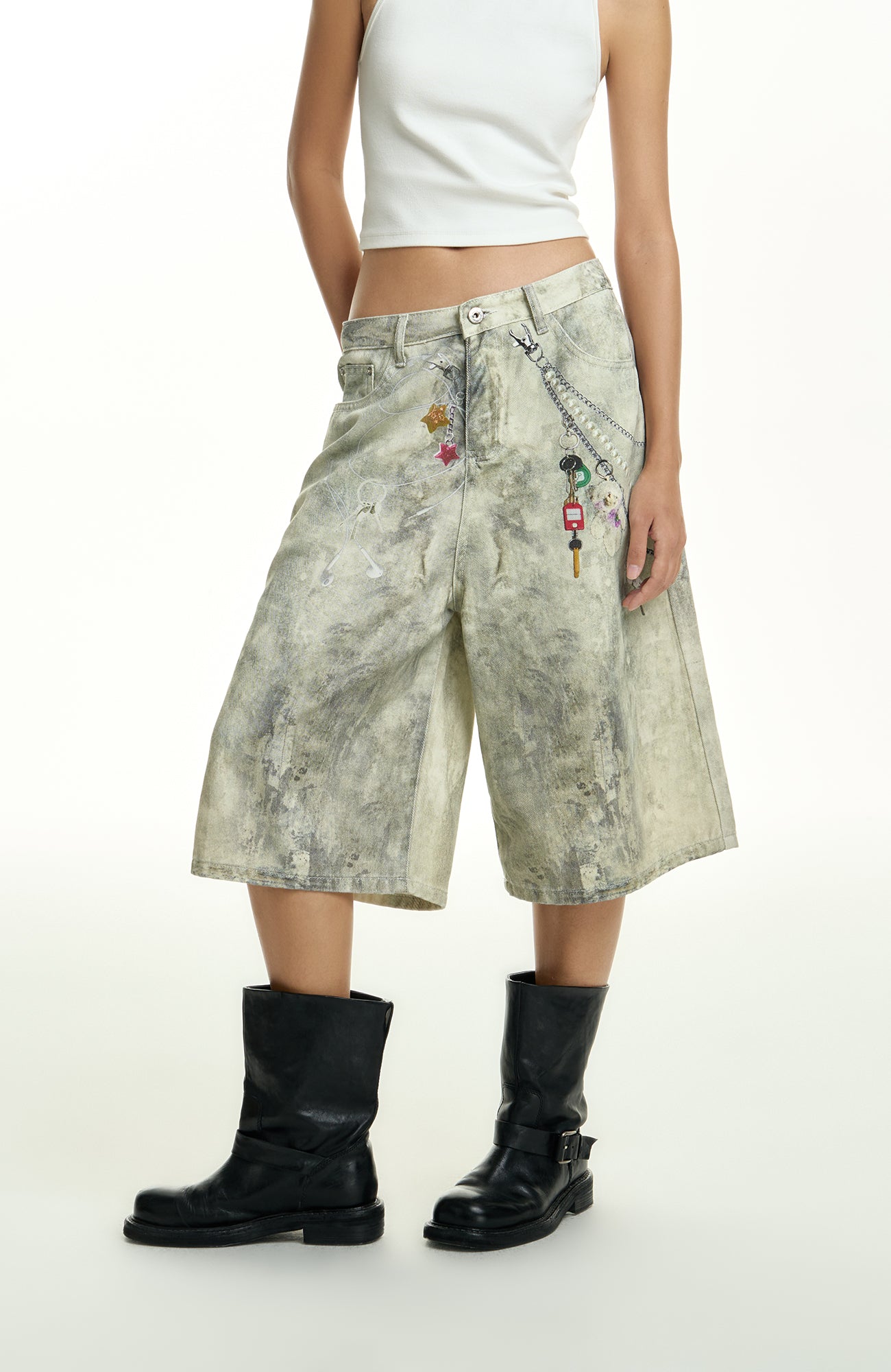 TGNS Distressed Chain Graphic Oversized Jorts