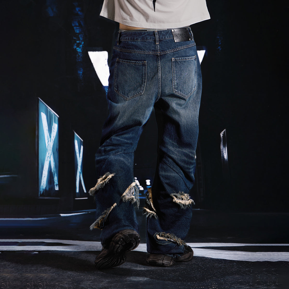SEXXDEVIL Distressed Claw-Scratch Spliced Washed Curved Jeans