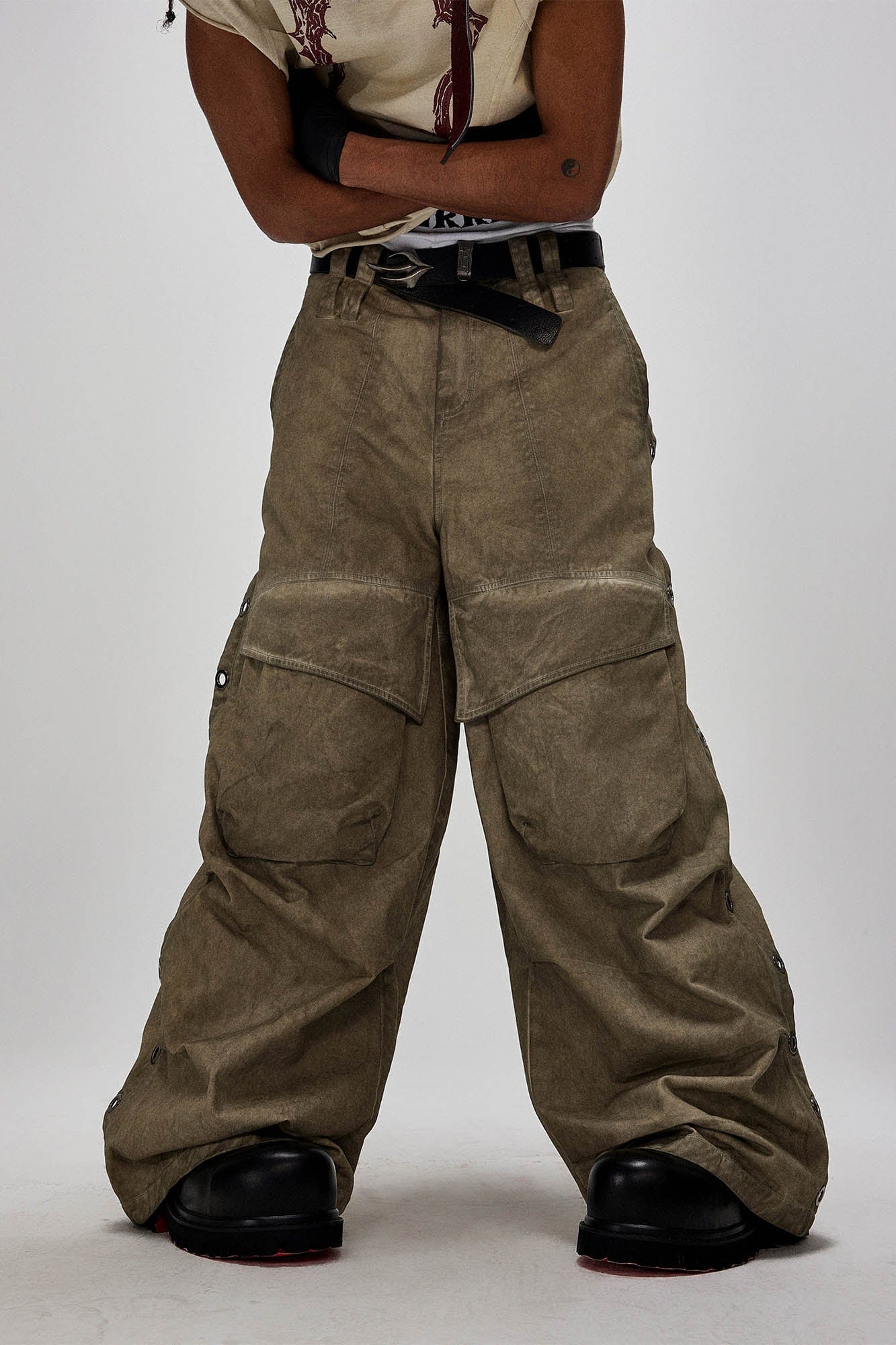 FLYERRER Distressed Eyelet-Side Big-Pocket Pleated-Knee Cargo