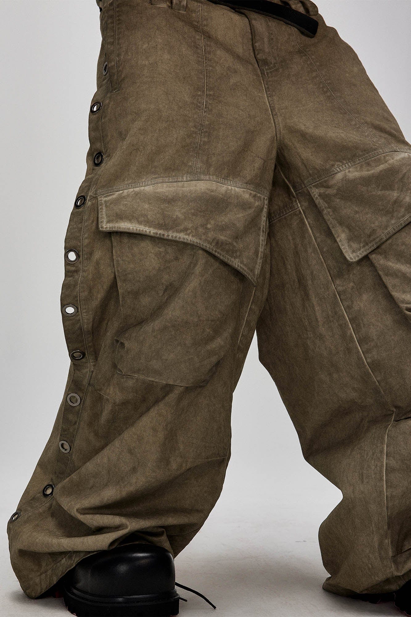 FLYERRER Distressed Eyelet-Side Big-Pocket Pleated-Knee Cargo