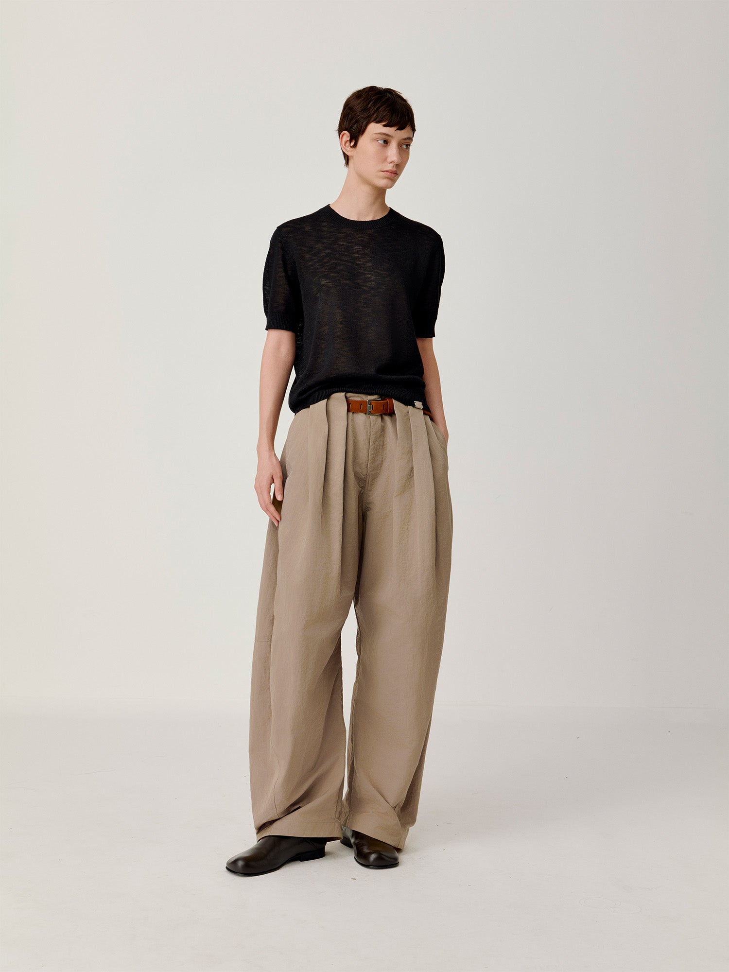 OPICLOTH Pleat Belted Curve Trousers