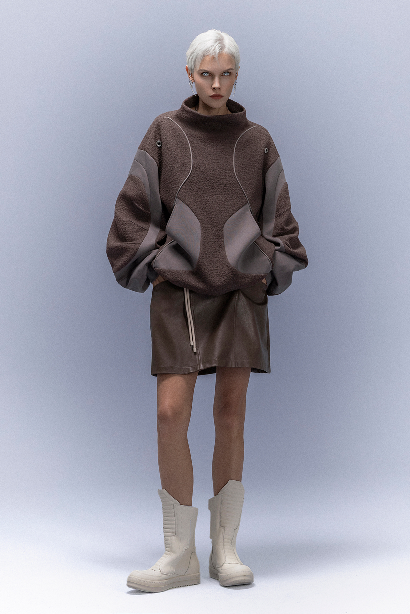 XIPHEVIL Fleece-Panel Saber-Sleeve Sweatshirt Coffee